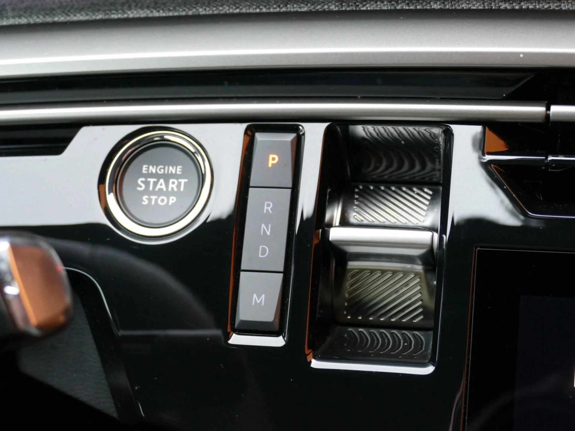 PEUGEOT 3008 - Miniature 21 sur 36 - Cliquer pour voir cette photo