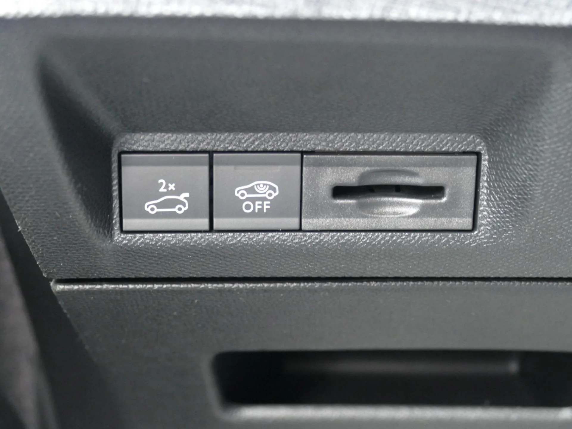 PEUGEOT 3008 - Miniature 20 sur 36 - Cliquer pour voir cette photo