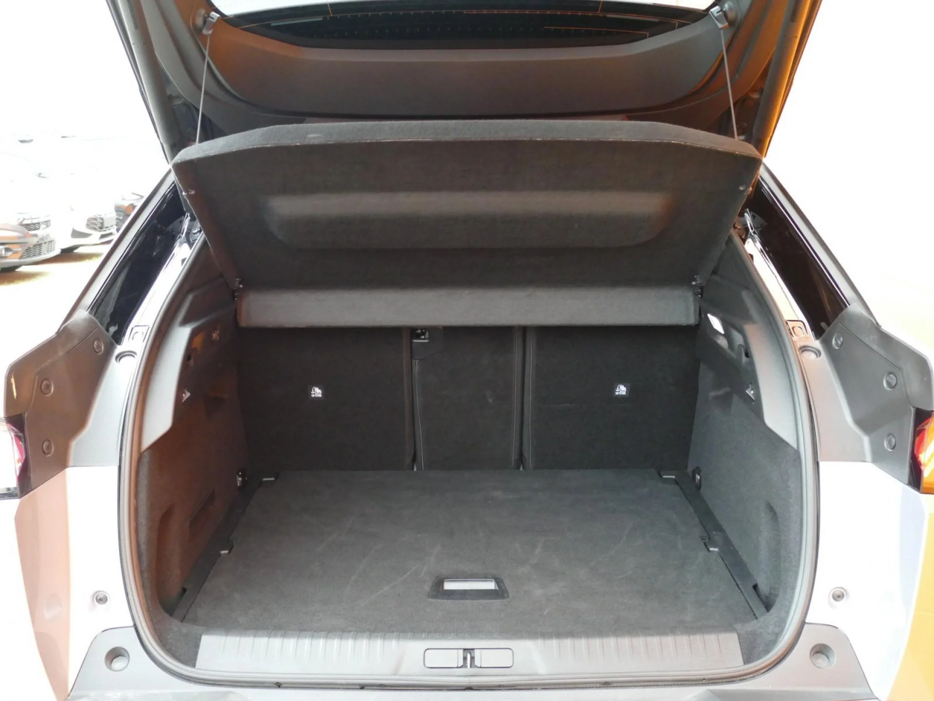 PEUGEOT 3008 - Miniature 8 sur 36 - Cliquer pour voir cette photo