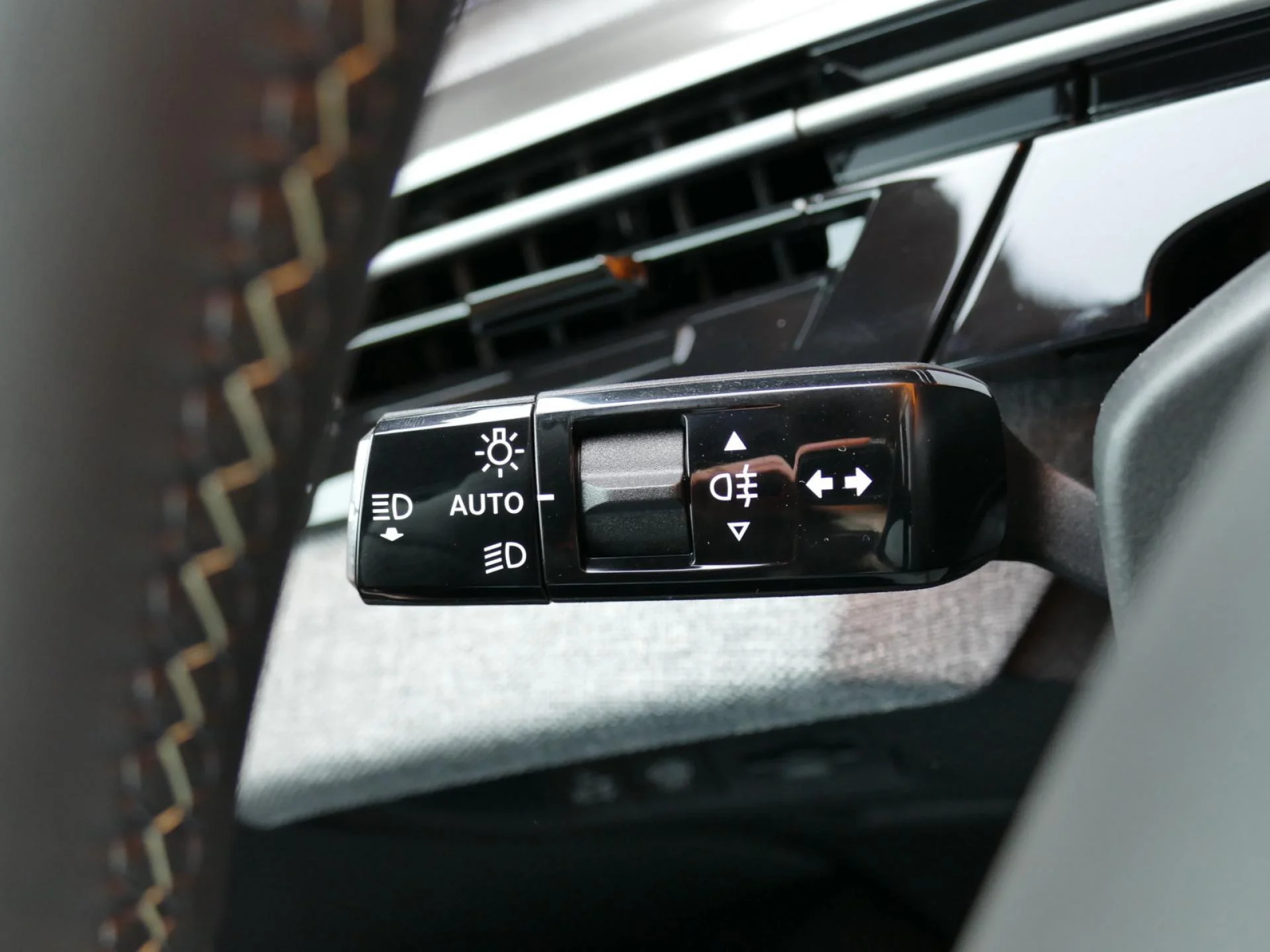 PEUGEOT 3008 - Miniature 28 sur 35 - Cliquer pour voir cette photo