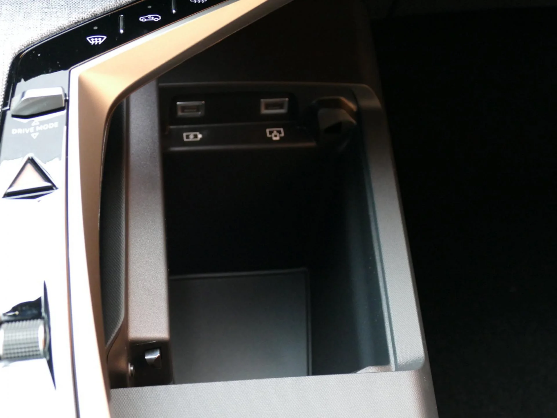 PEUGEOT 3008 - Miniature 25 sur 36 - Cliquer pour voir cette photo