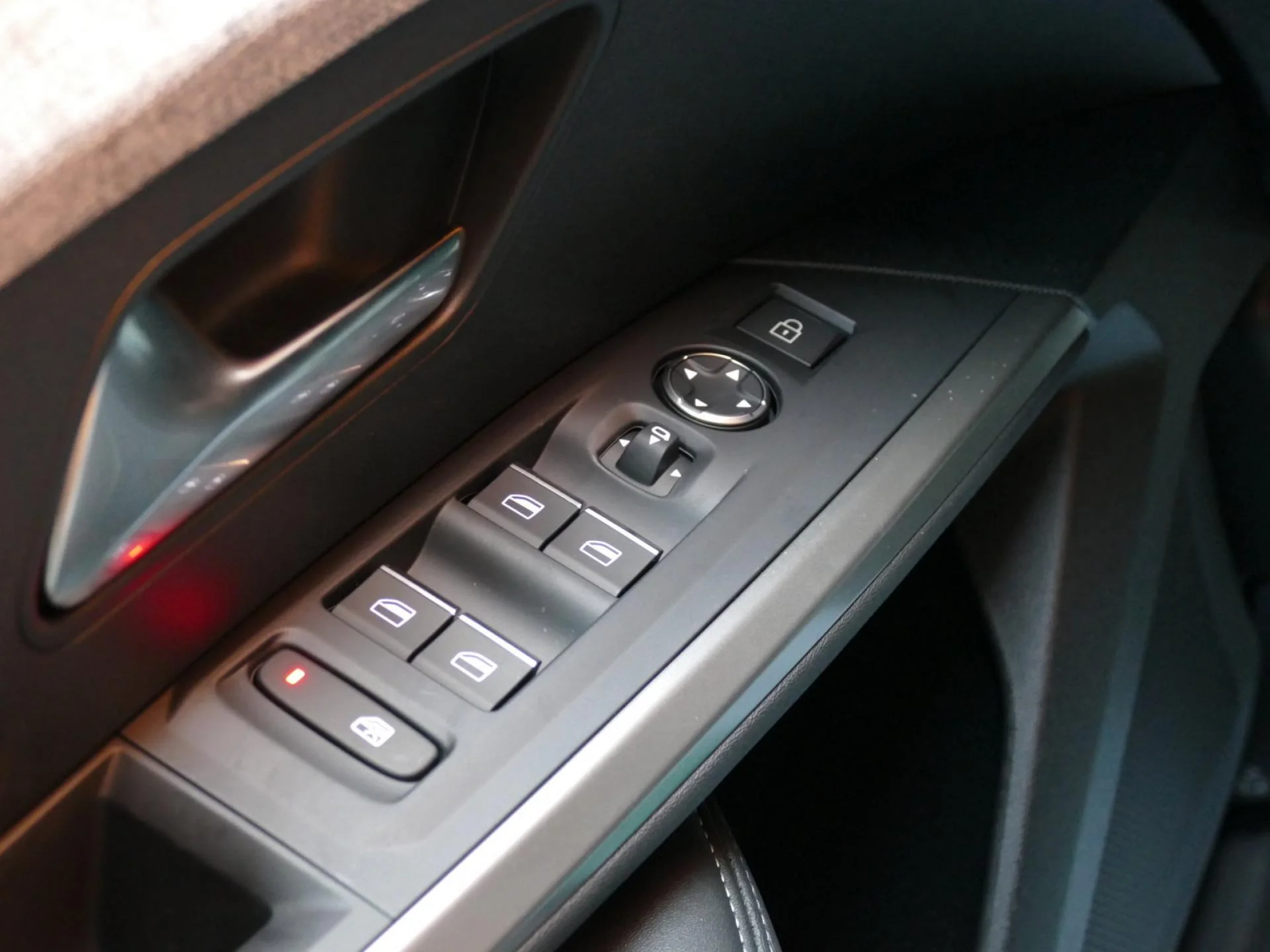 PEUGEOT 3008 - Miniature 27 sur 36 - Cliquer pour voir cette photo