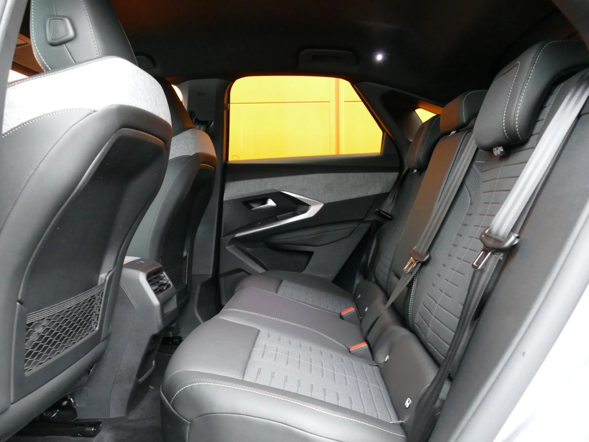 PEUGEOT 3008 - Miniature 7 sur 36 - Cliquer pour voir cette photo