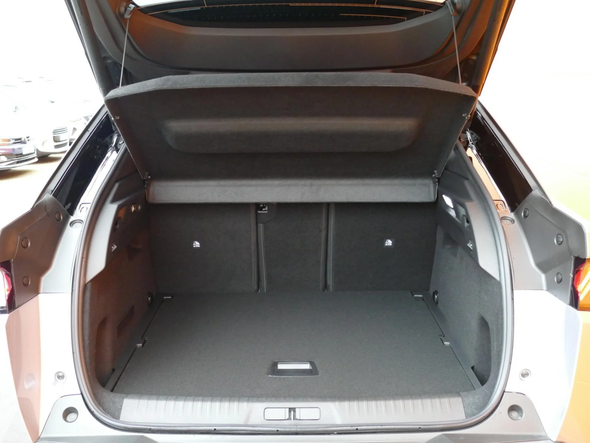 PEUGEOT 3008 - Miniature 8 sur 36 - Cliquer pour voir cette photo