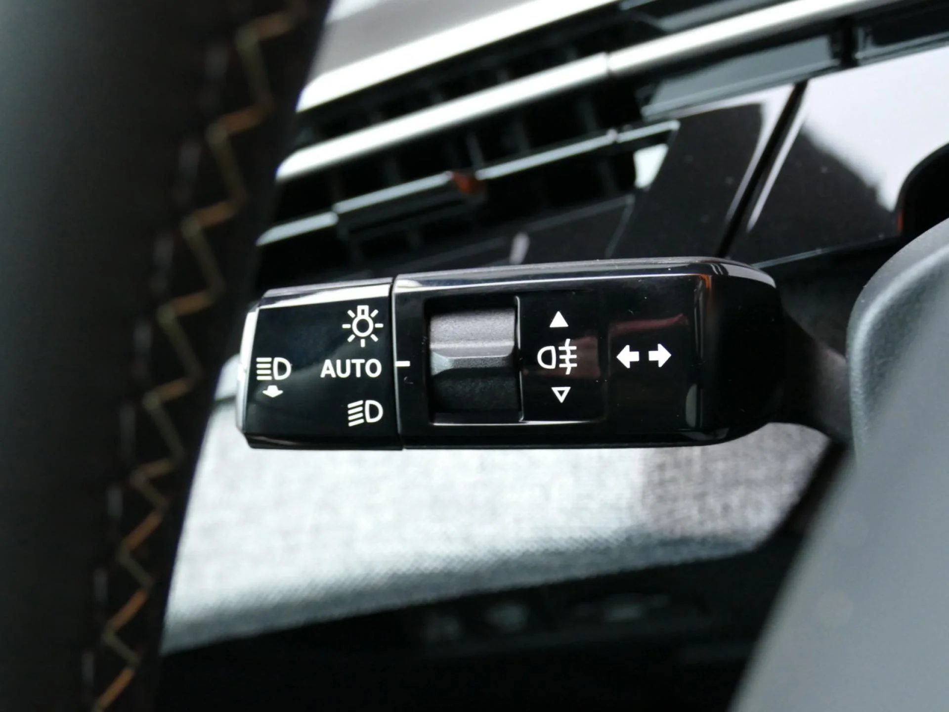 PEUGEOT 3008 - Miniature 28 sur 36 - Cliquer pour voir cette photo