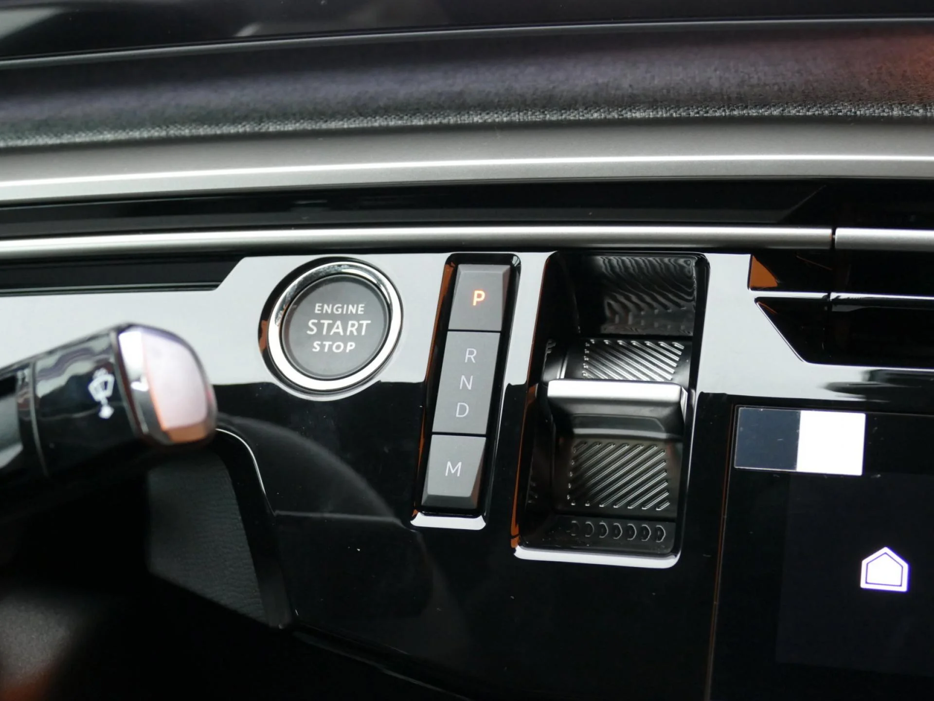 PEUGEOT 3008 - Miniature 23 sur 36 - Cliquer pour voir cette photo