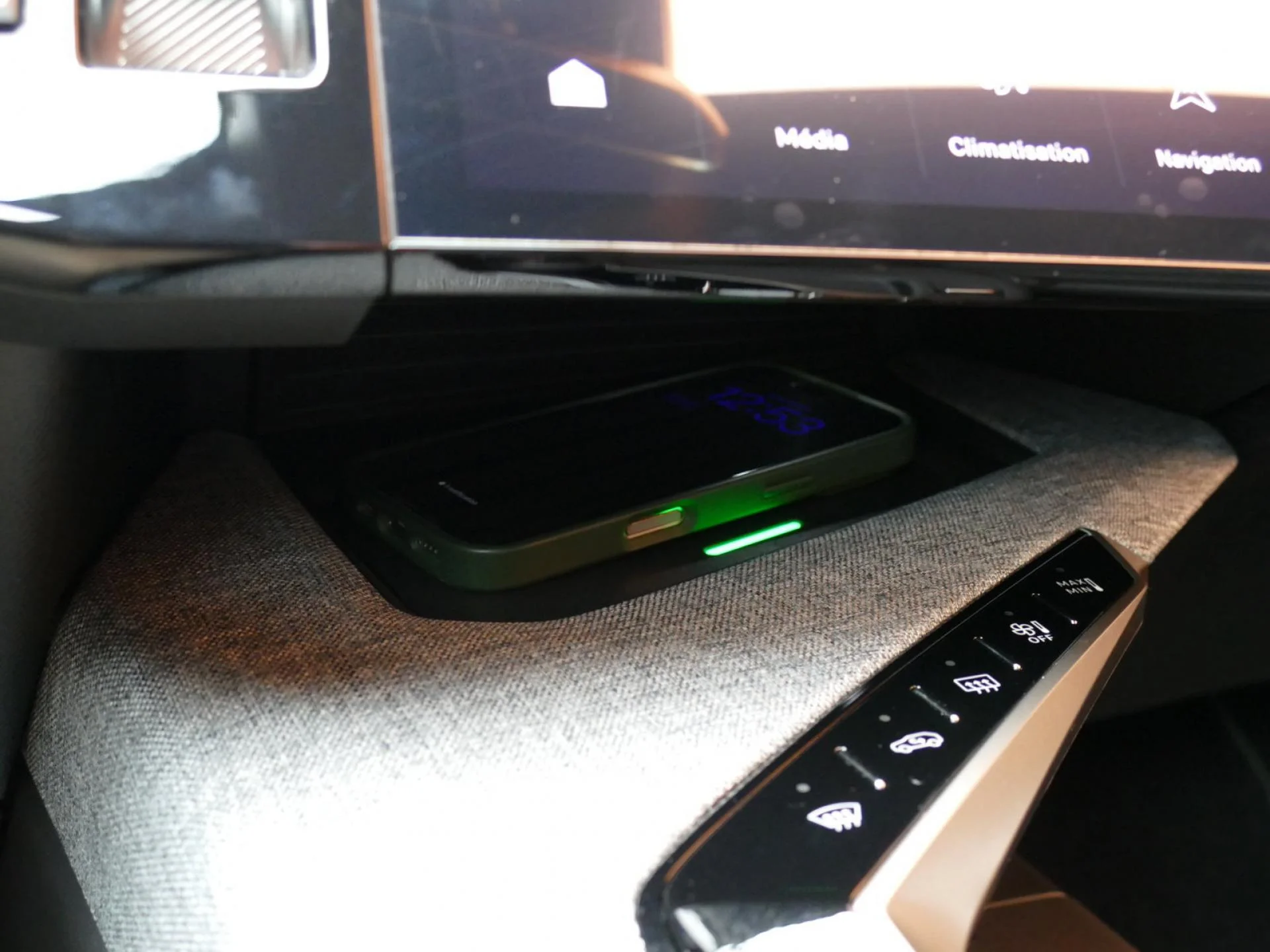 PEUGEOT 3008 - Miniature 22 sur 31 - Cliquer pour voir cette photo