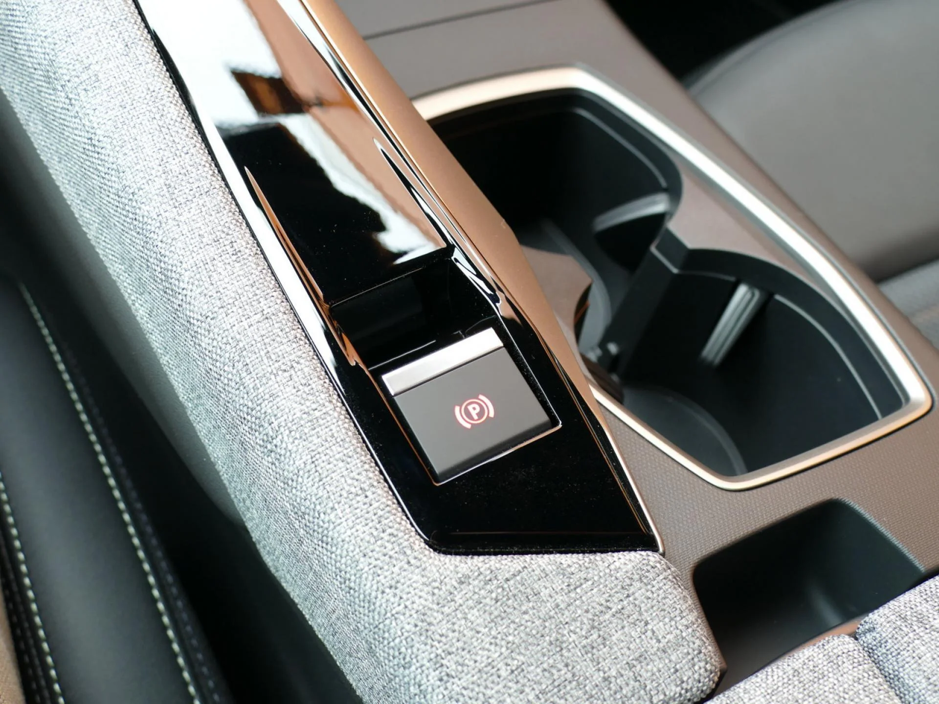 PEUGEOT 3008 - Miniature 26 sur 31 - Cliquer pour voir cette photo