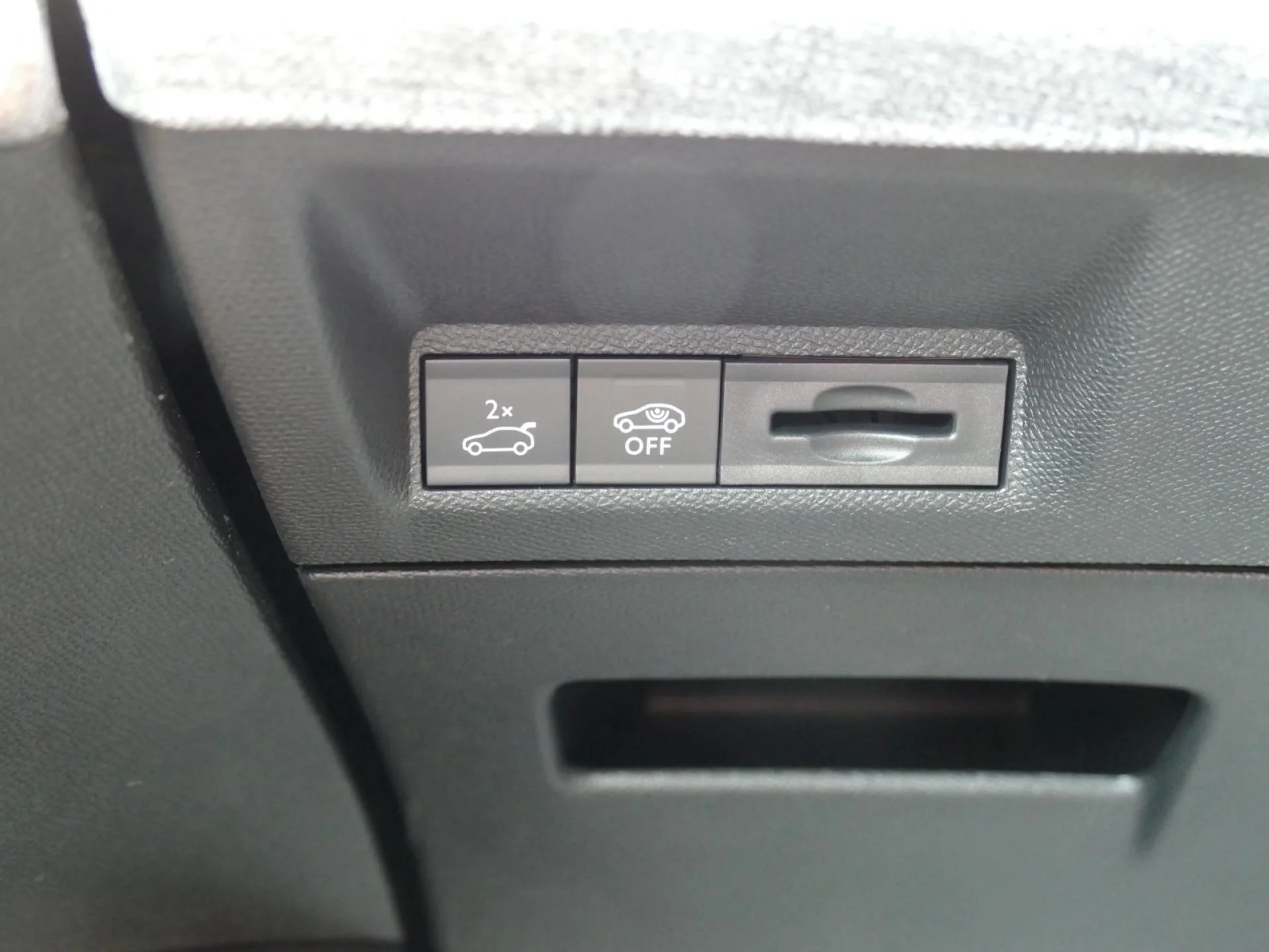 PEUGEOT 3008 - Miniature 26 sur 40 - Cliquer pour voir cette photo