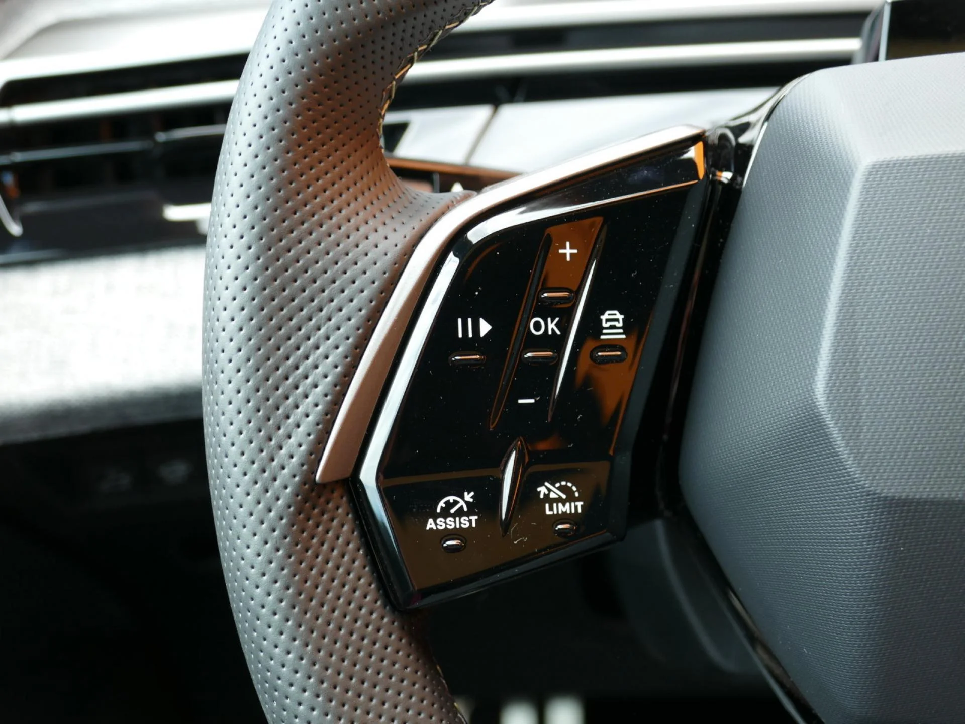 PEUGEOT 3008 - Miniature 21 sur 40 - Cliquer pour voir cette photo