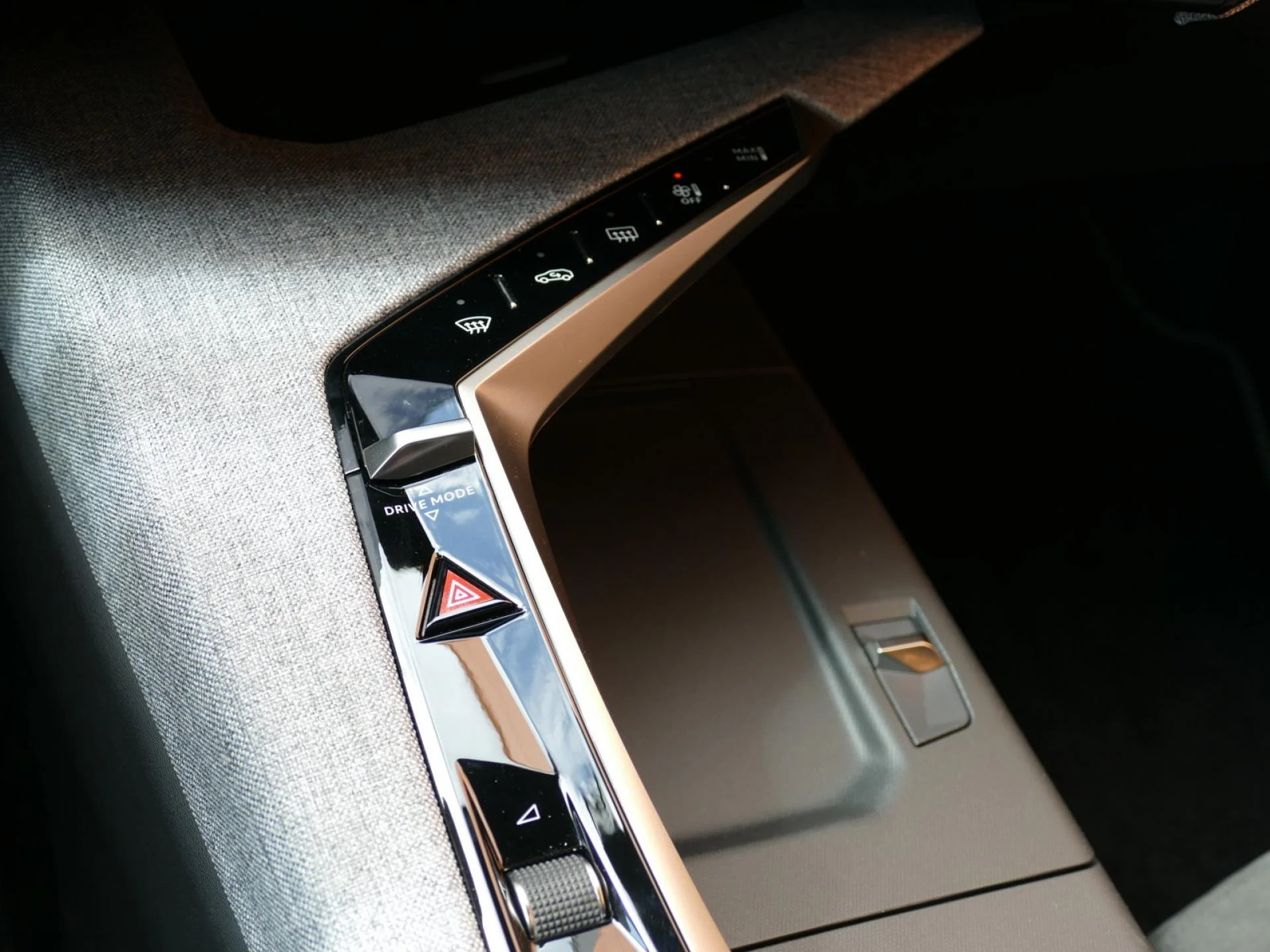 PEUGEOT 3008 - Miniature 25 sur 40 - Cliquer pour voir cette photo