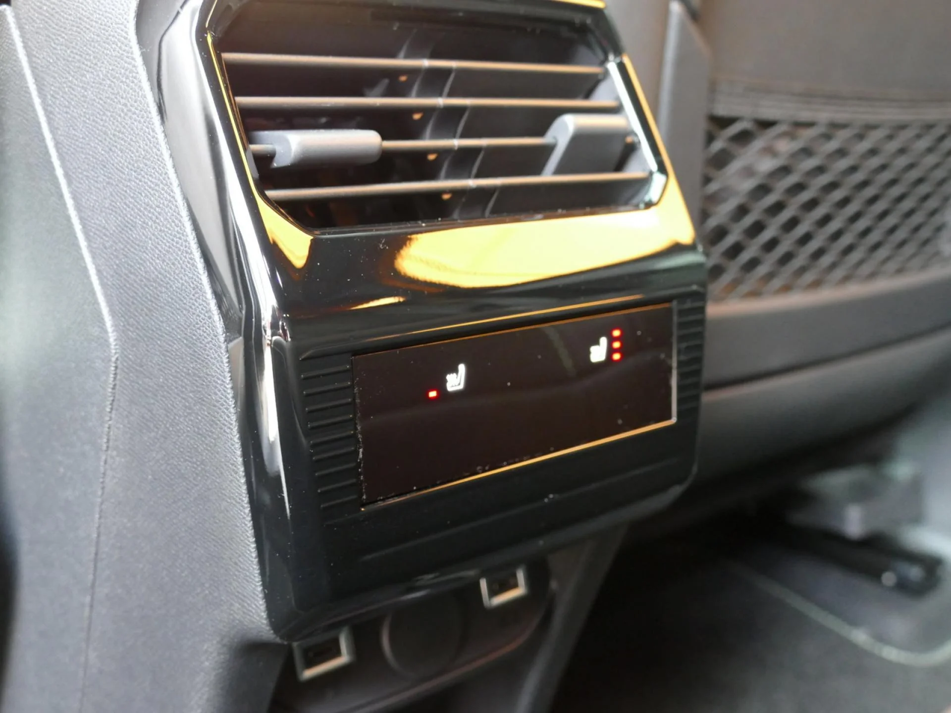 PEUGEOT 3008 - Miniature 29 sur 40 - Cliquer pour voir cette photo