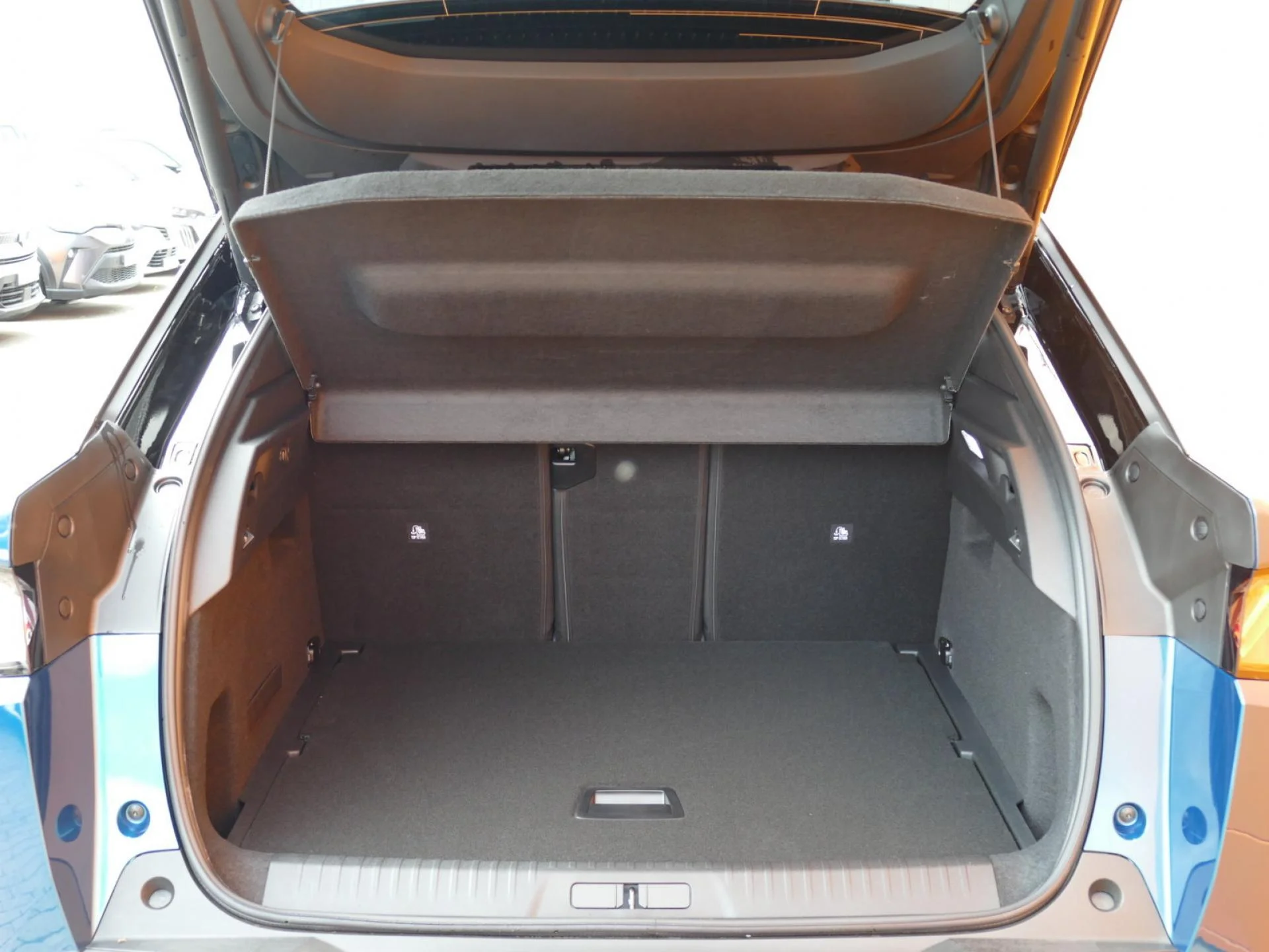 PEUGEOT 3008 - Miniature 8 sur 39 - Cliquer pour voir cette photo