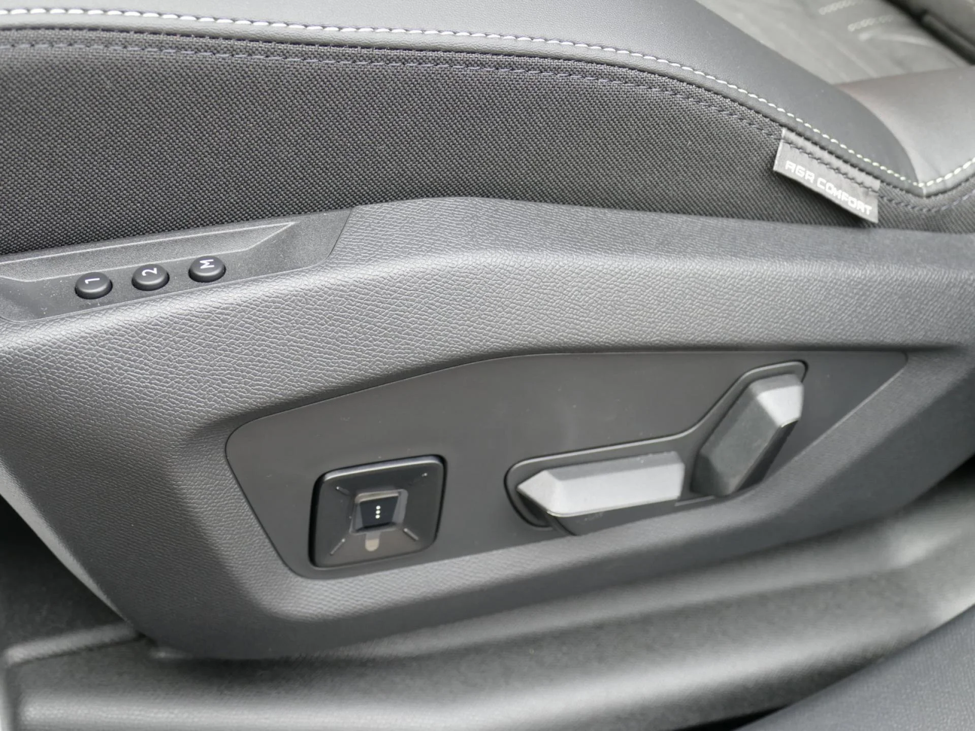 PEUGEOT 3008 - Miniature 22 sur 39 - Cliquer pour voir cette photo