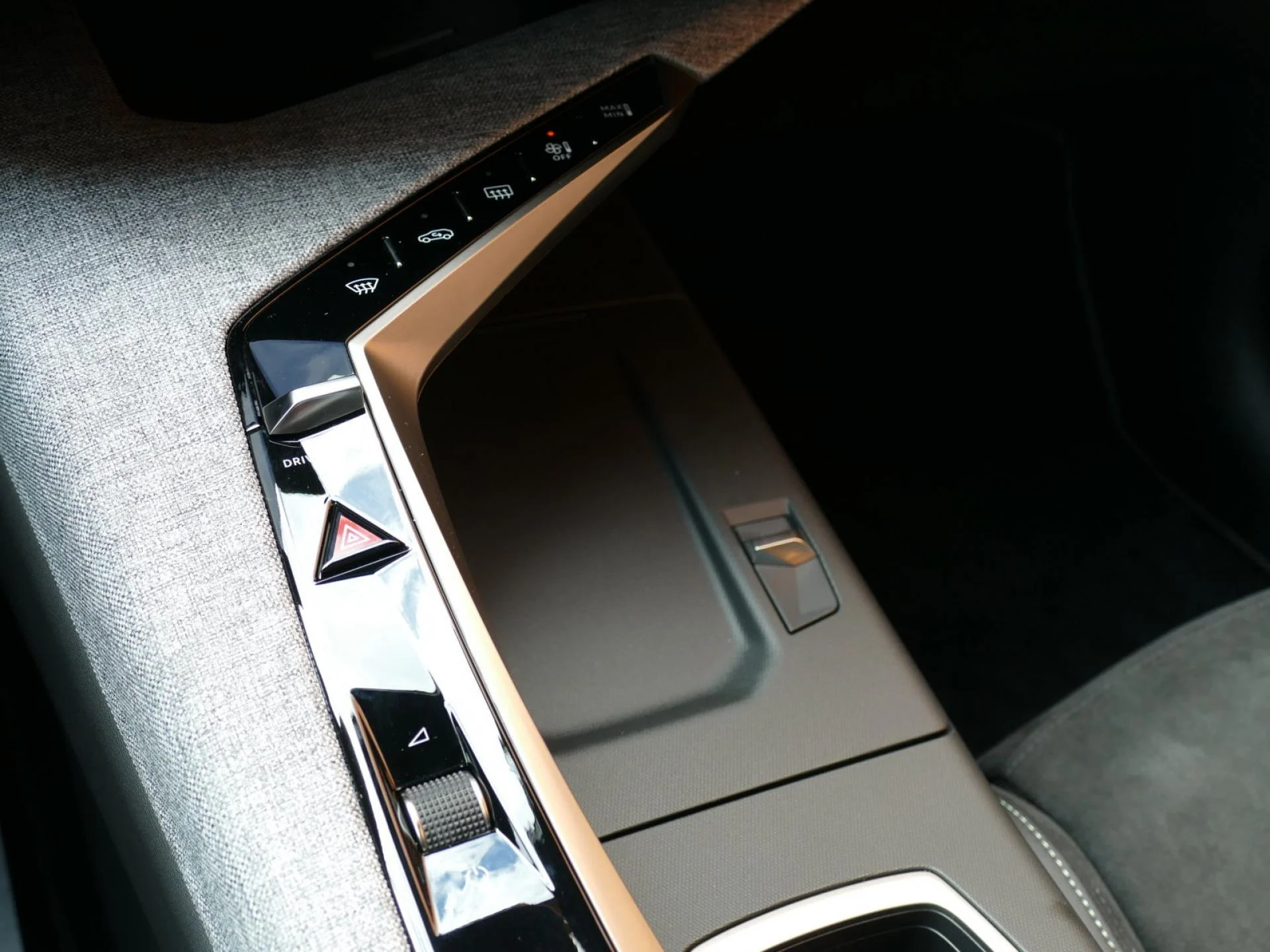 PEUGEOT 3008 - Miniature 26 sur 39 - Cliquer pour voir cette photo