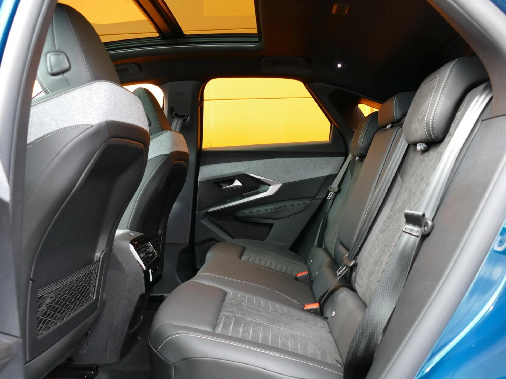 PEUGEOT 3008 - Miniature 7 sur 39 - Cliquer pour voir cette photo