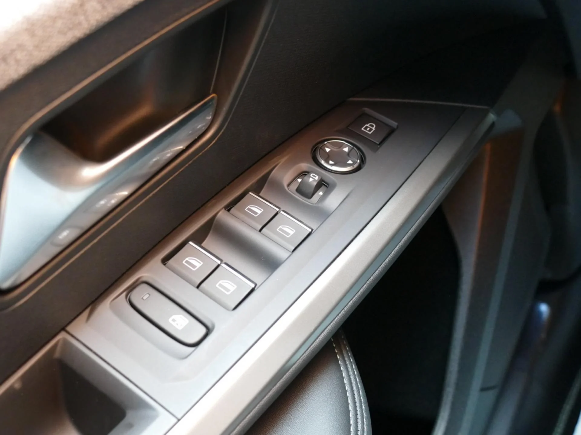 PEUGEOT 3008 - Miniature 30 sur 39 - Cliquer pour voir cette photo