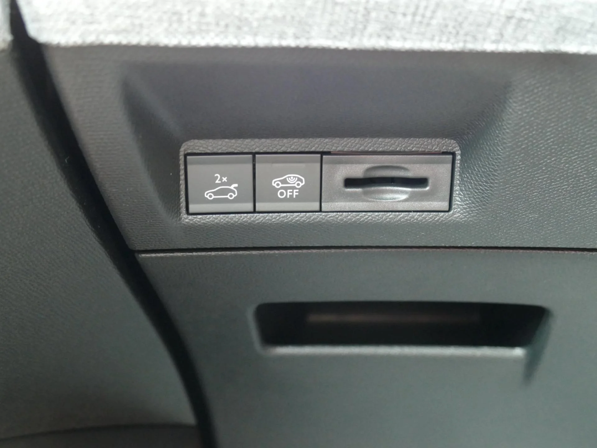 PEUGEOT 3008 - Miniature 24 sur 39 - Cliquer pour voir cette photo