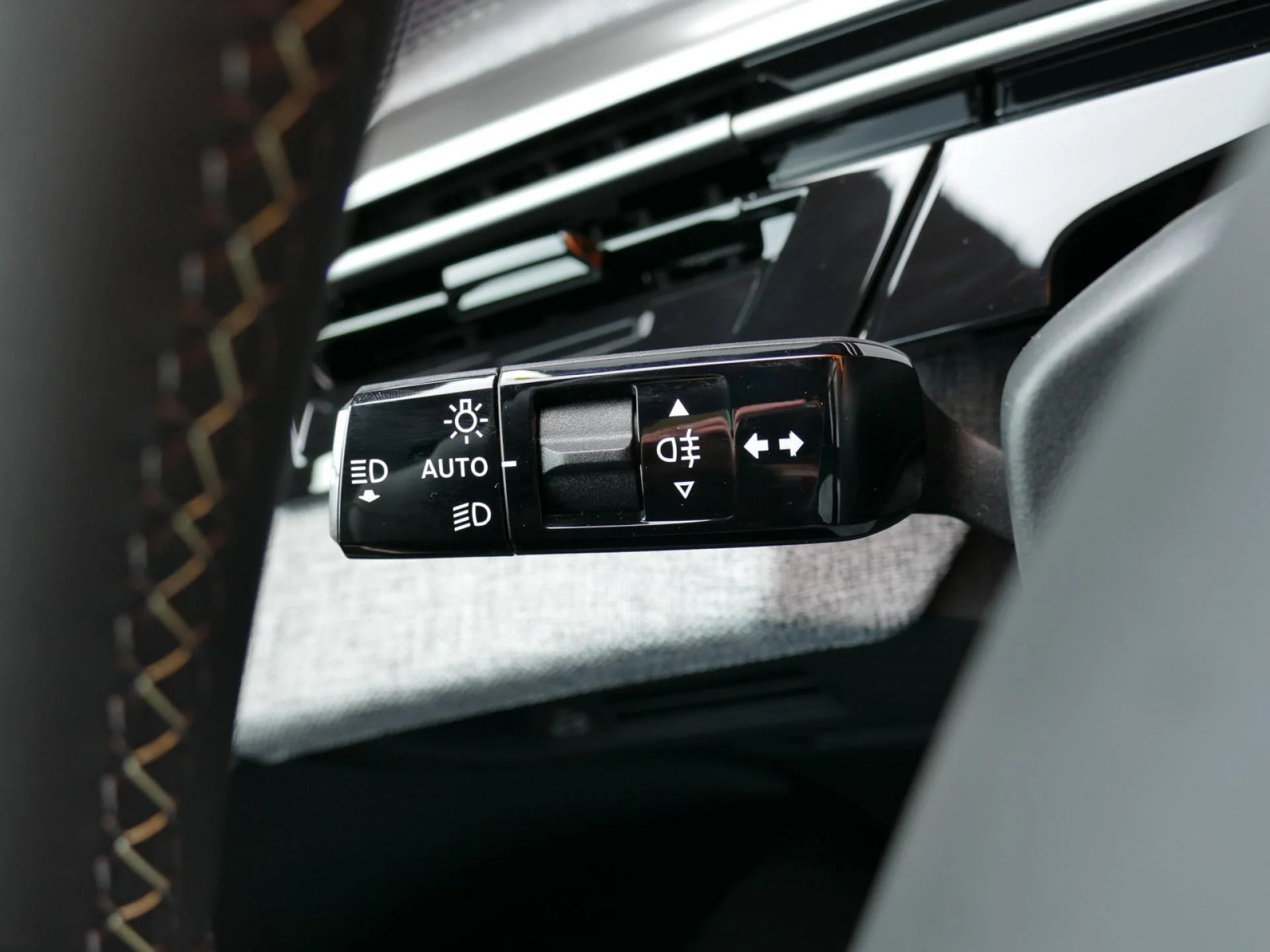 PEUGEOT 3008 - Miniature 24 sur 32 - Cliquer pour voir cette photo