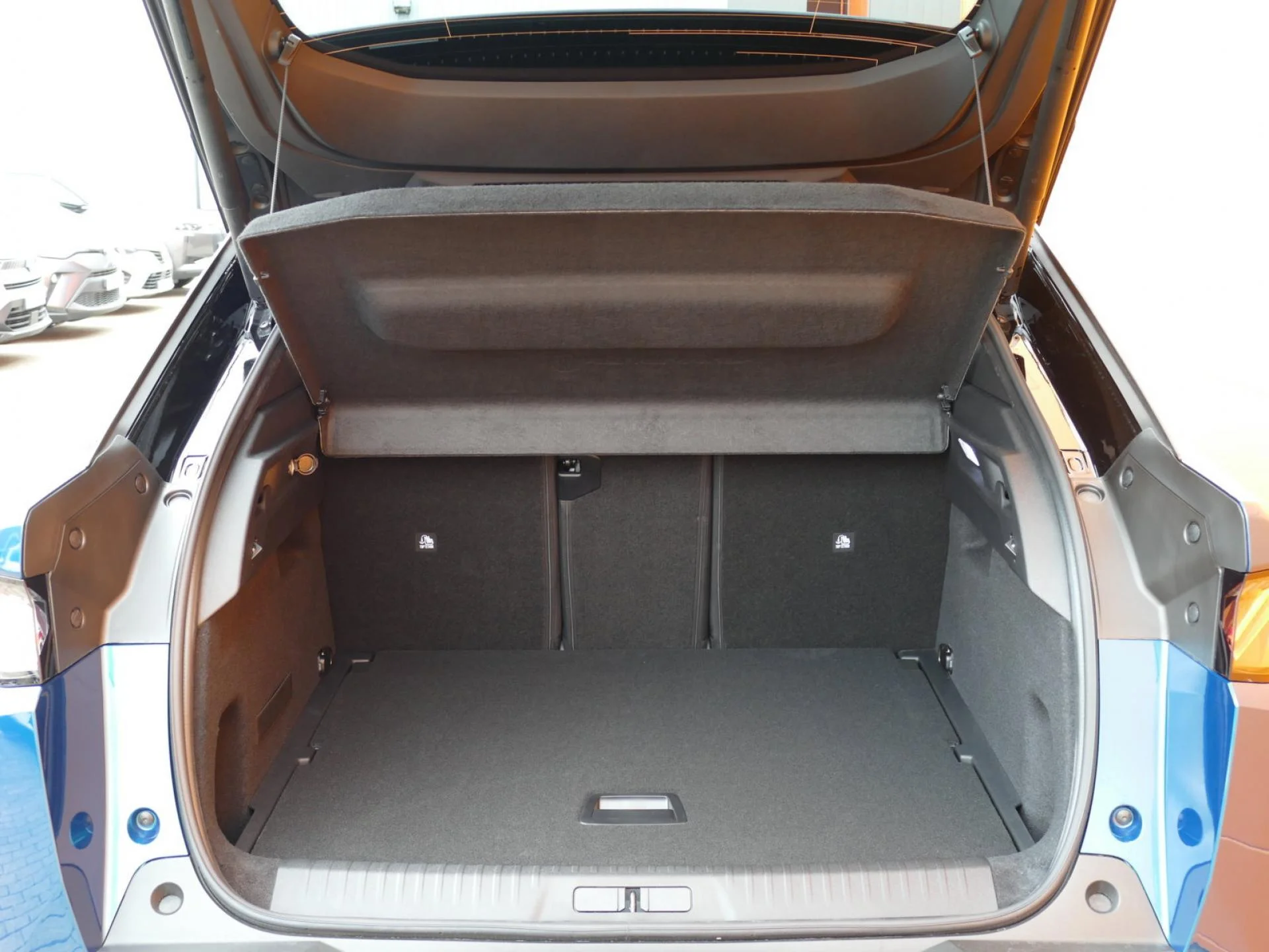 PEUGEOT 3008 - Miniature 8 sur 32 - Cliquer pour voir cette photo