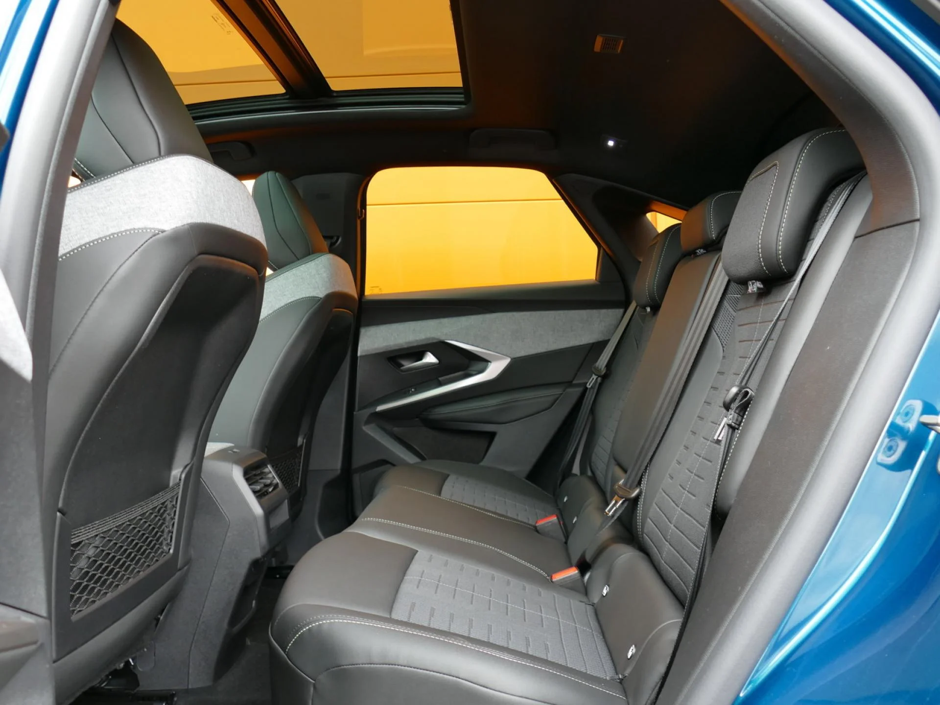 PEUGEOT 3008 - Miniature 7 sur 32 - Cliquer pour voir cette photo