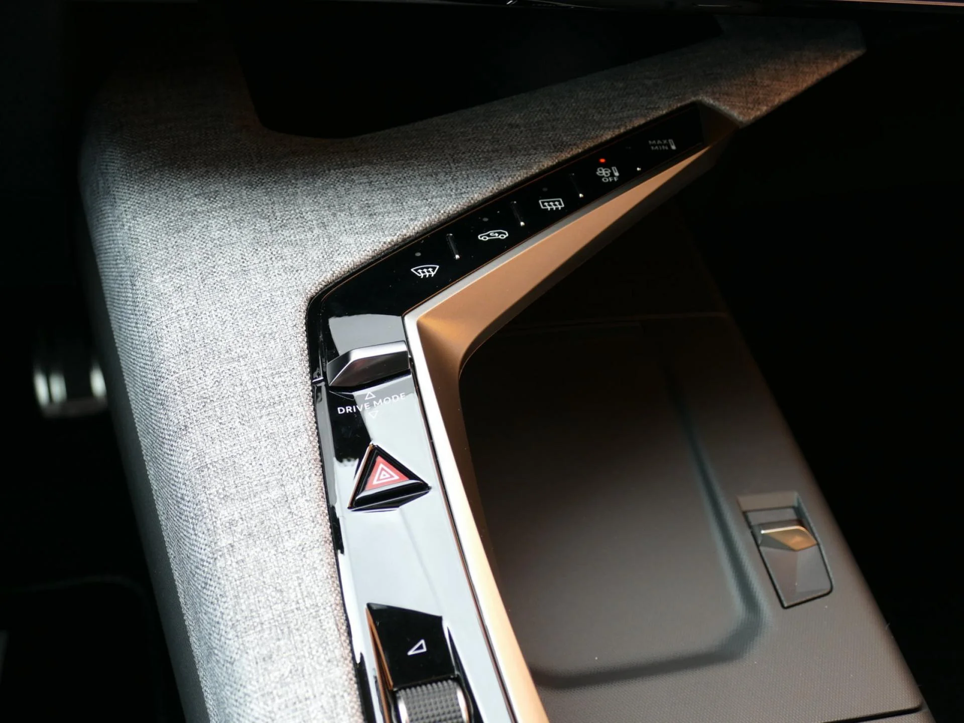 PEUGEOT 3008 - Miniature 20 sur 32 - Cliquer pour voir cette photo