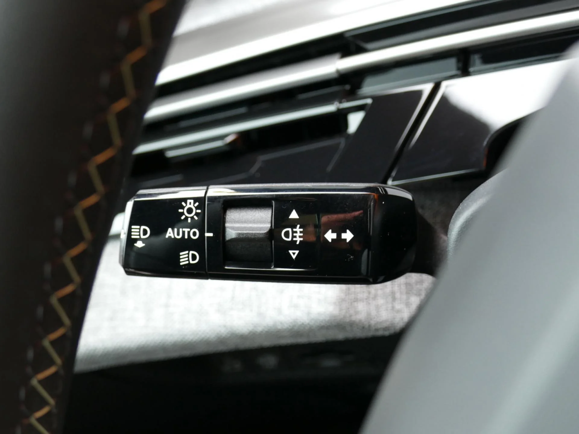 PEUGEOT 3008 - Miniature 31 sur 40 - Cliquer pour voir cette photo