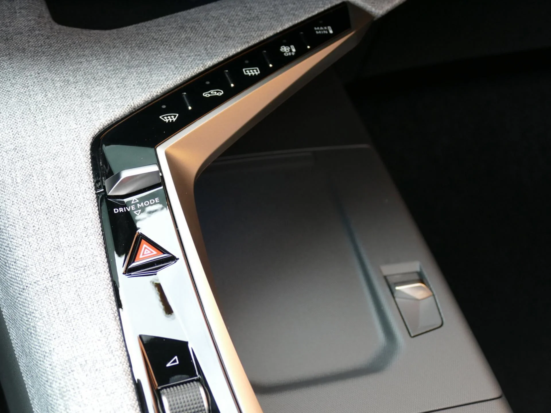 PEUGEOT 3008 - Miniature 27 sur 41 - Cliquer pour voir cette photo