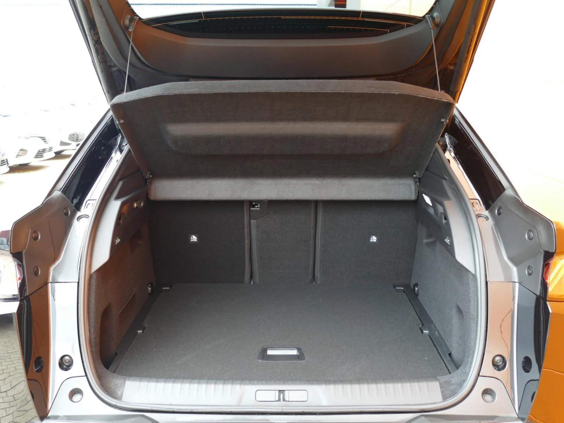 PEUGEOT 3008 - Miniature 8 sur 41 - Cliquer pour voir cette photo