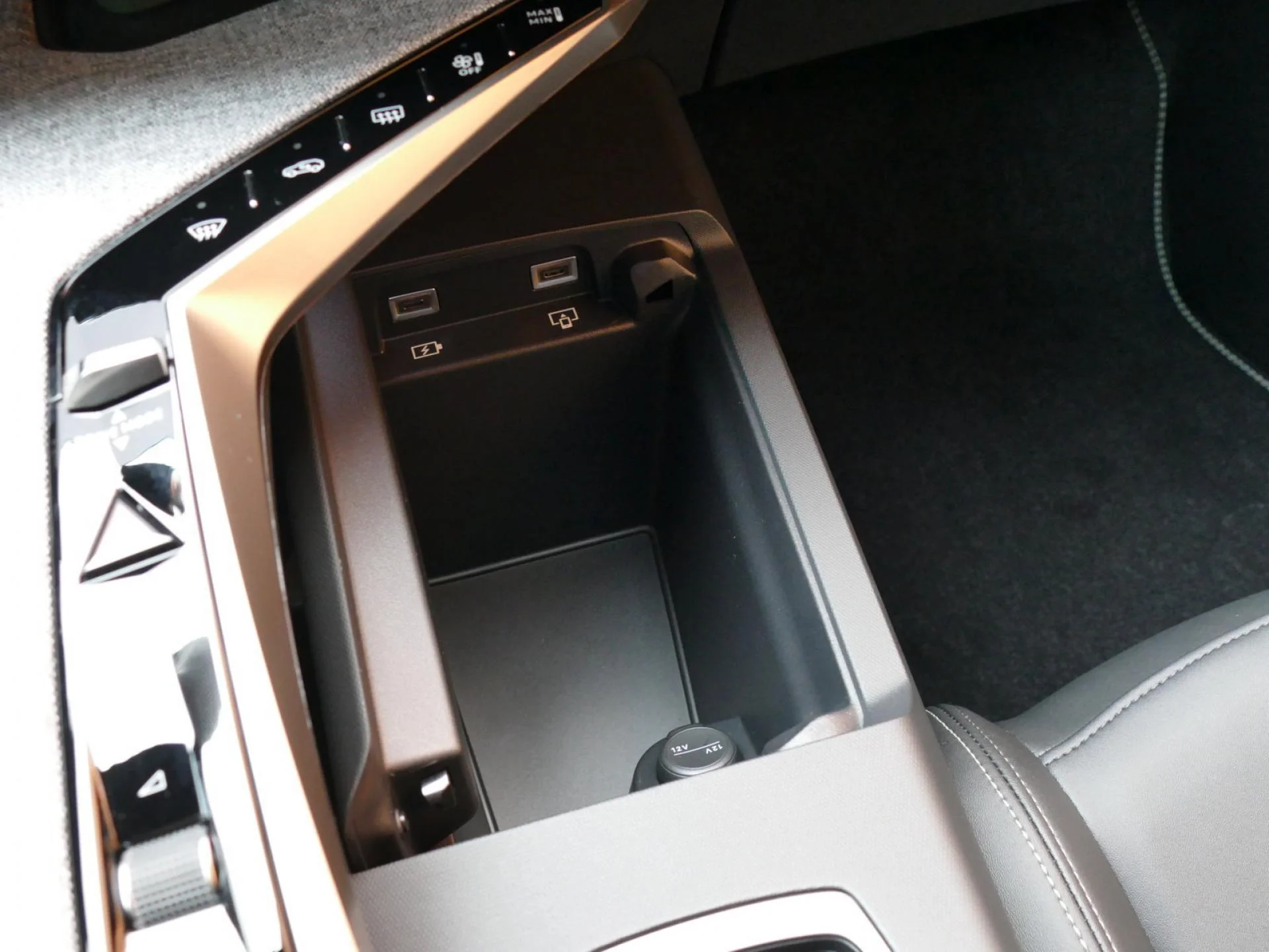 PEUGEOT 3008 - Miniature 25 sur 40 - Cliquer pour voir cette photo