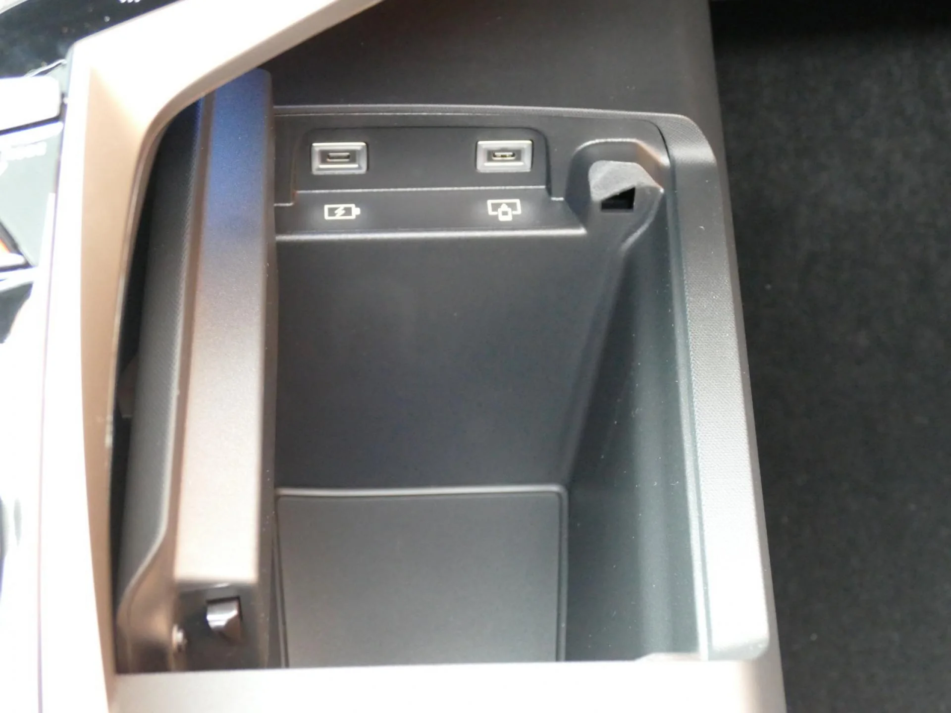 PEUGEOT 3008 - Miniature 28 sur 41 - Cliquer pour voir cette photo