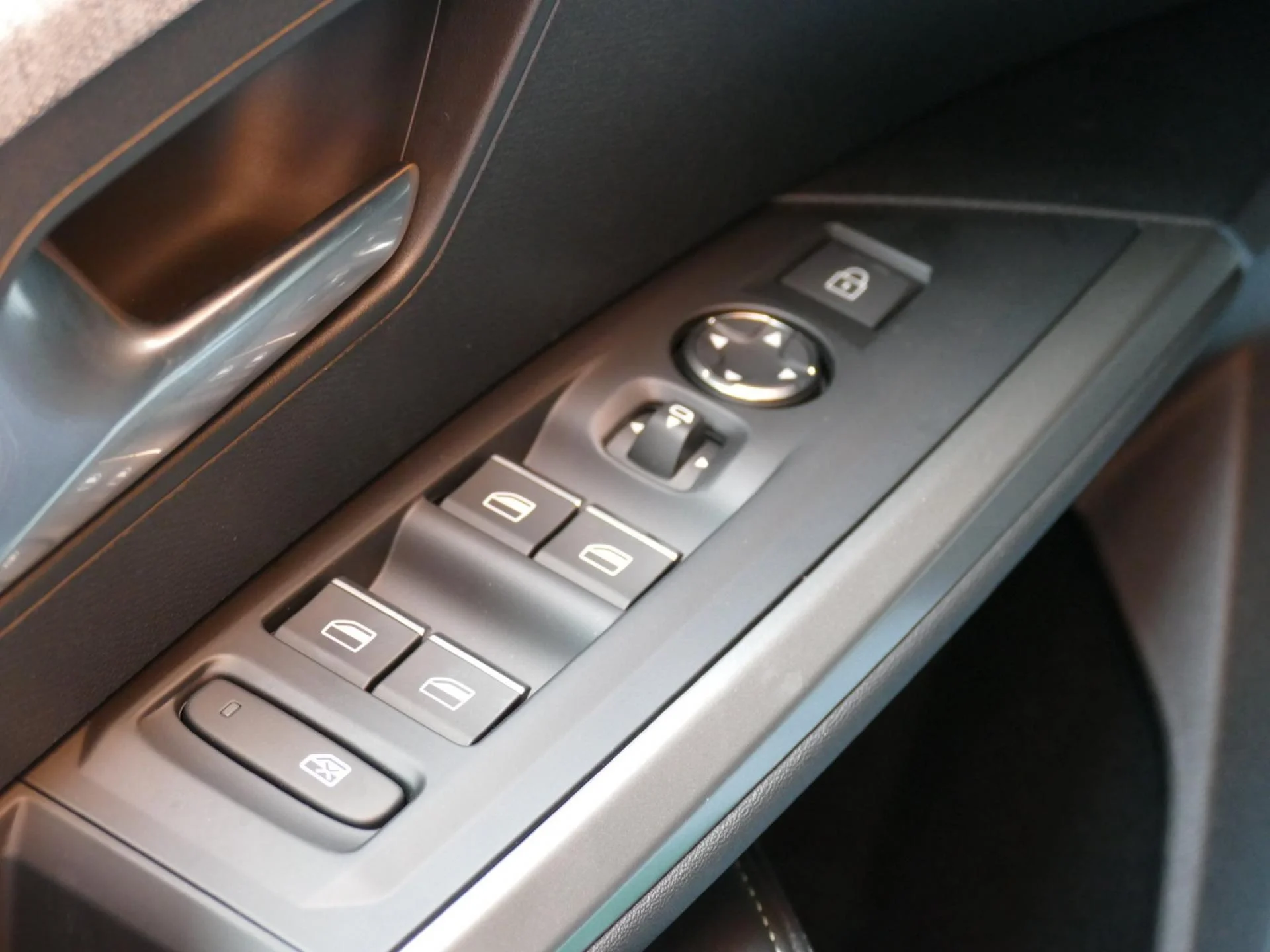 PEUGEOT 3008 - Miniature 30 sur 41 - Cliquer pour voir cette photo