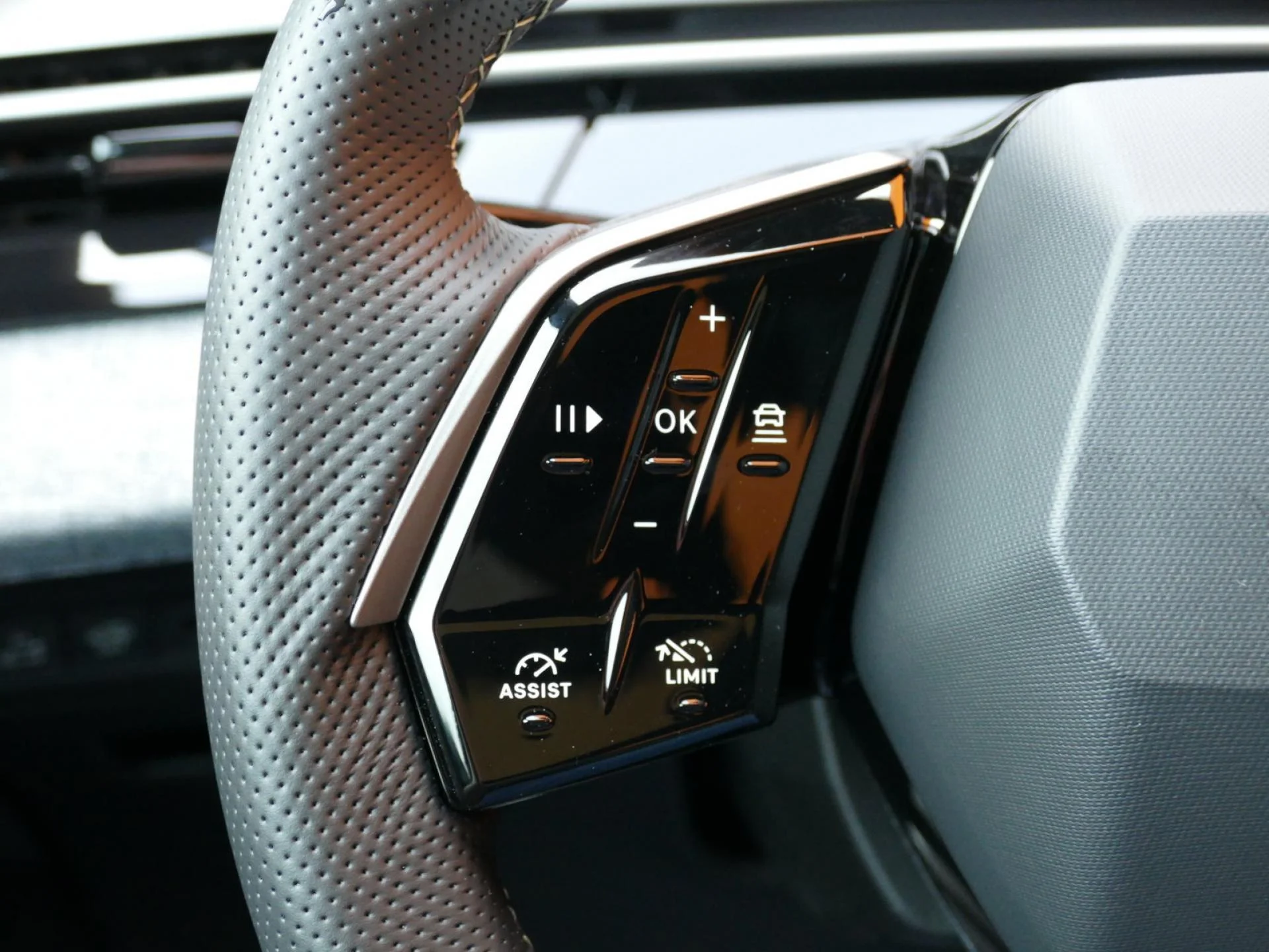 PEUGEOT 3008 - Miniature 19 sur 39 - Cliquer pour voir cette photo