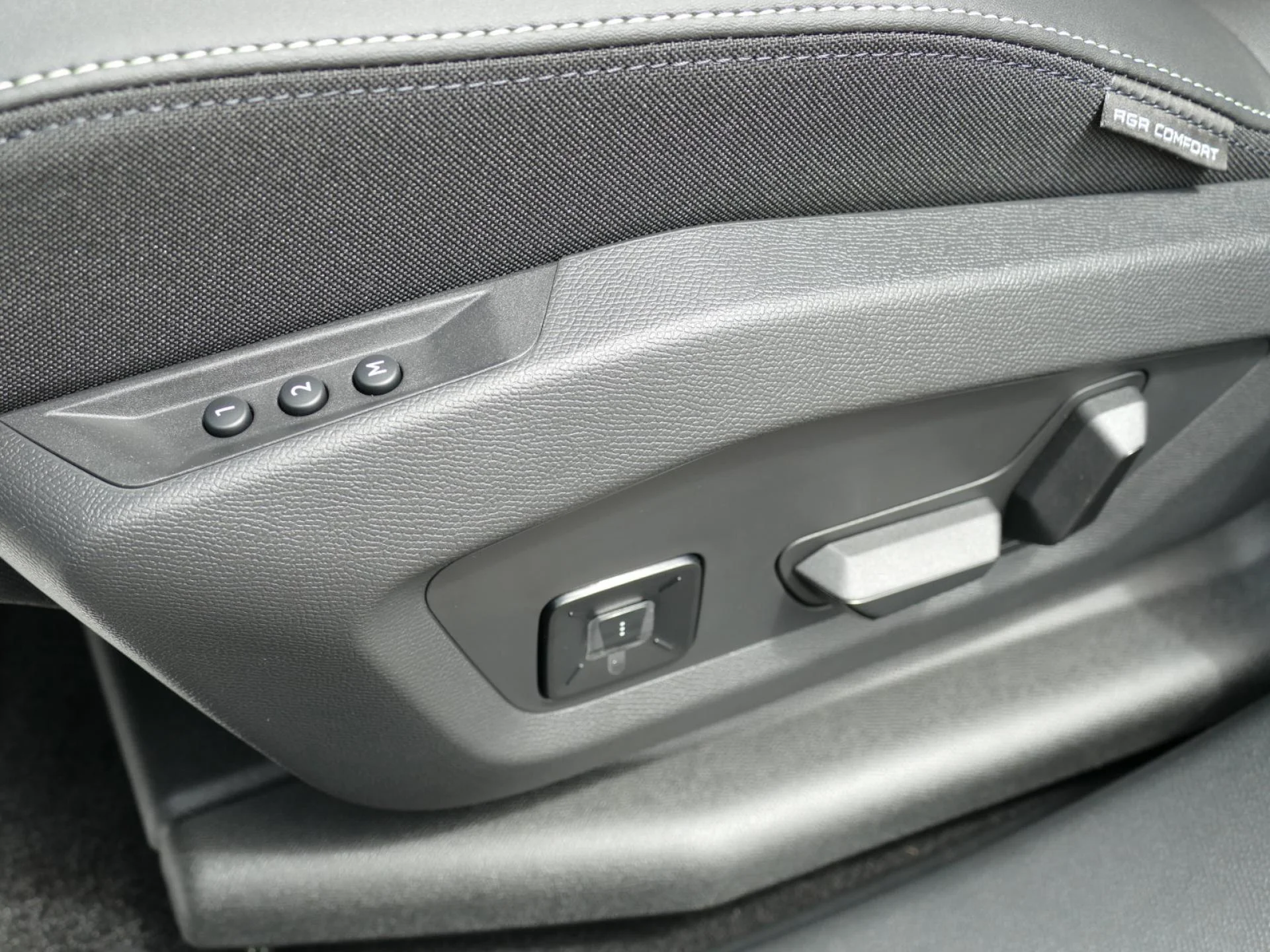PEUGEOT 3008 - Miniature 24 sur 40 - Cliquer pour voir cette photo
