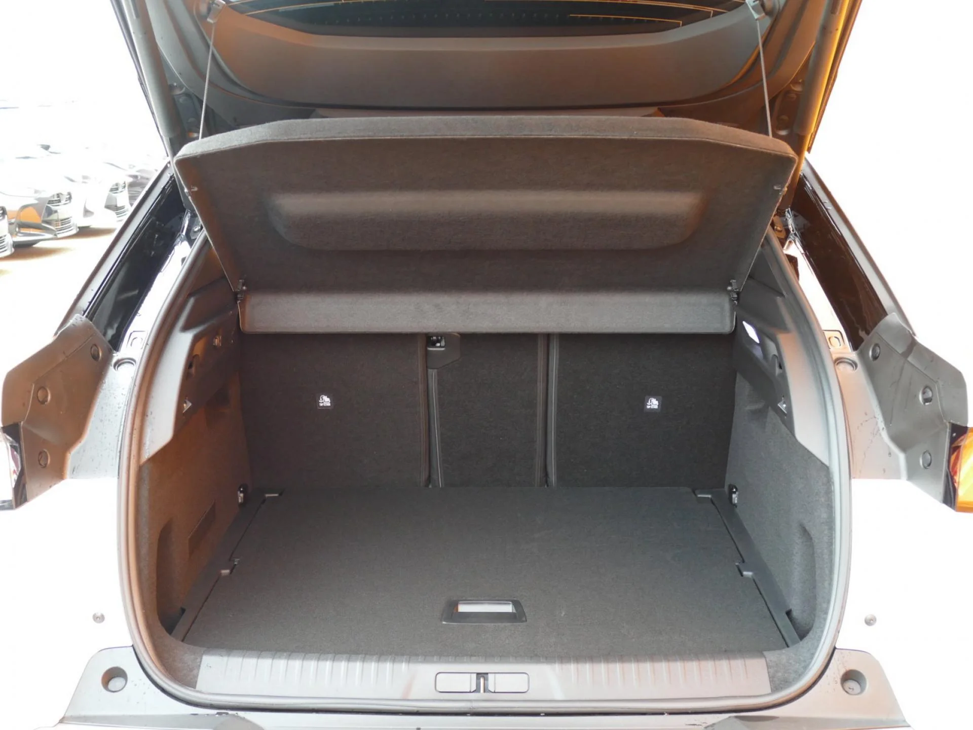 PEUGEOT 3008 - Miniature 6 sur 36 - Cliquer pour voir cette photo