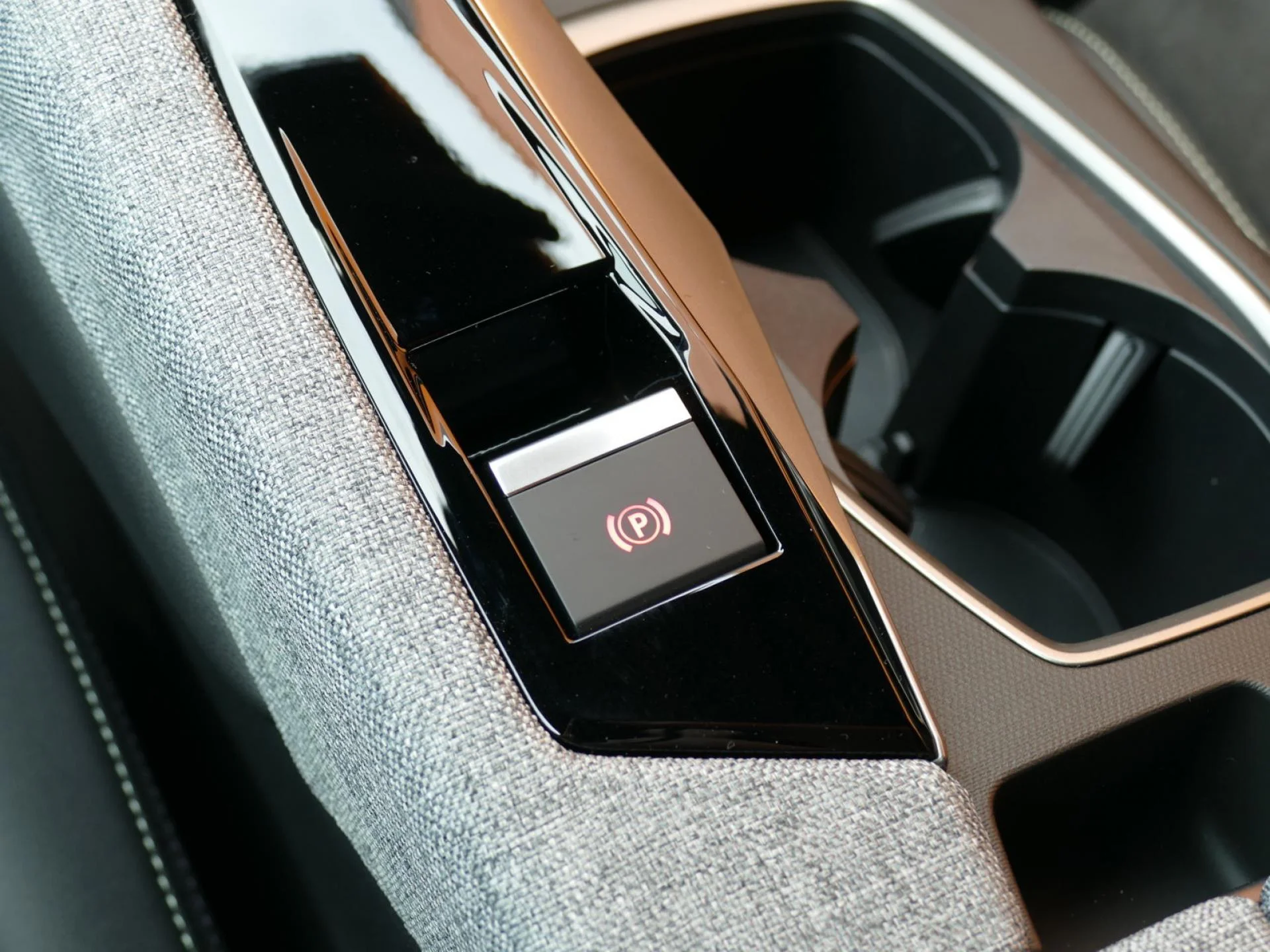 PEUGEOT 3008 - Miniature 27 sur 36 - Cliquer pour voir cette photo