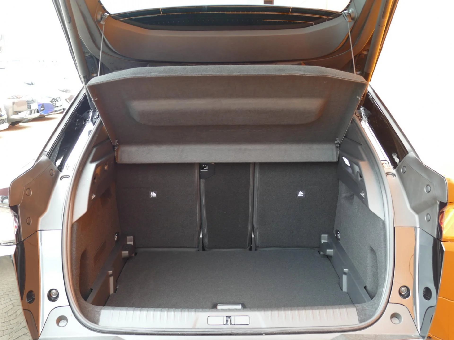 PEUGEOT 3008 - Miniature 9 sur 37 - Cliquer pour voir cette photo
