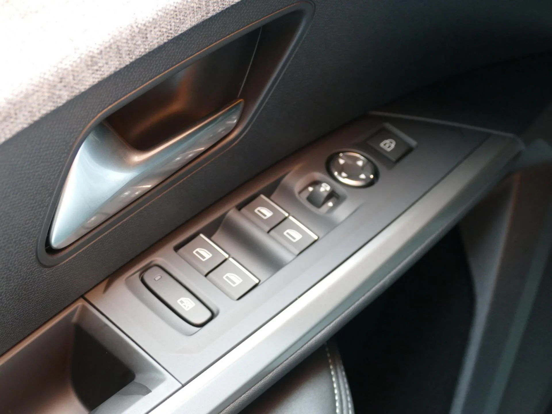 PEUGEOT 3008 - Miniature 29 sur 37 - Cliquer pour voir cette photo