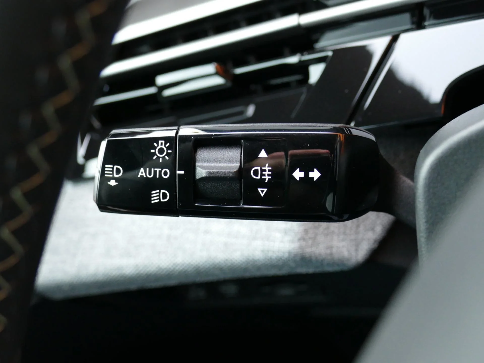 PEUGEOT 3008 - Miniature 30 sur 38 - Cliquer pour voir cette photo
