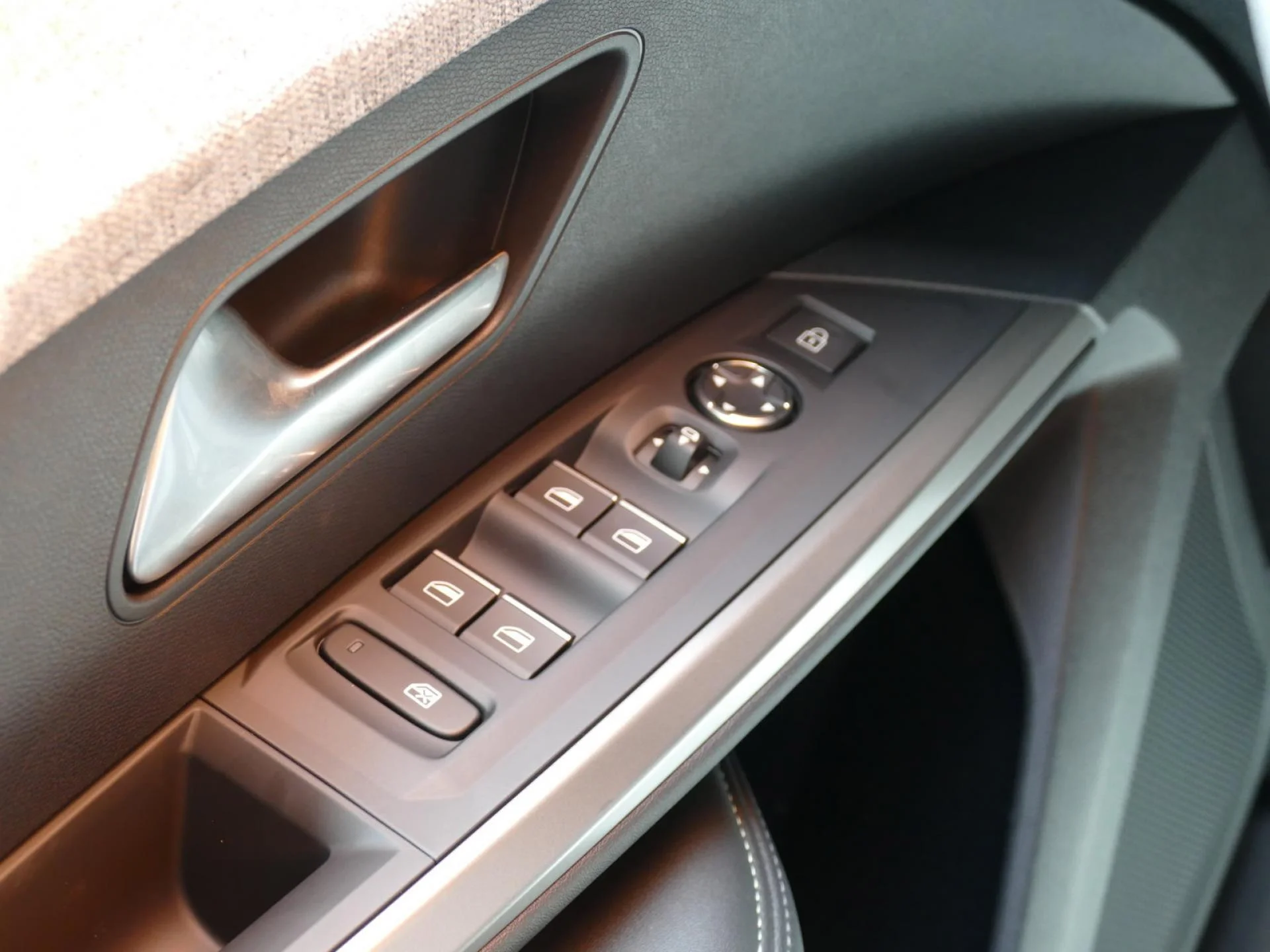 PEUGEOT 3008 - Miniature 23 sur 40 - Cliquer pour voir cette photo