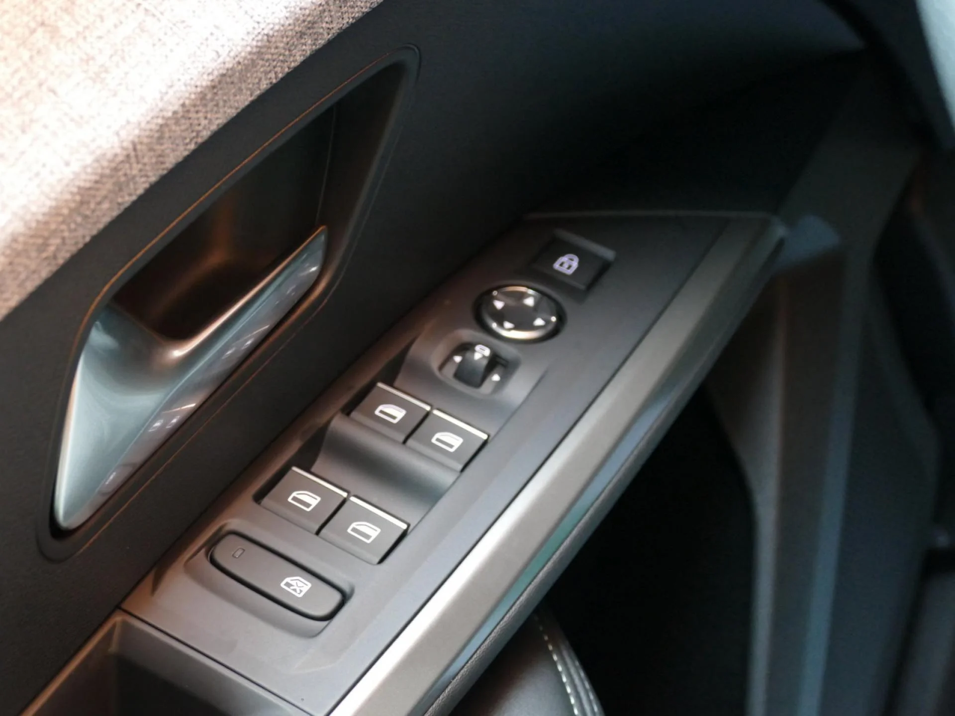 PEUGEOT 3008 - Miniature 31 sur 41 - Cliquer pour voir cette photo