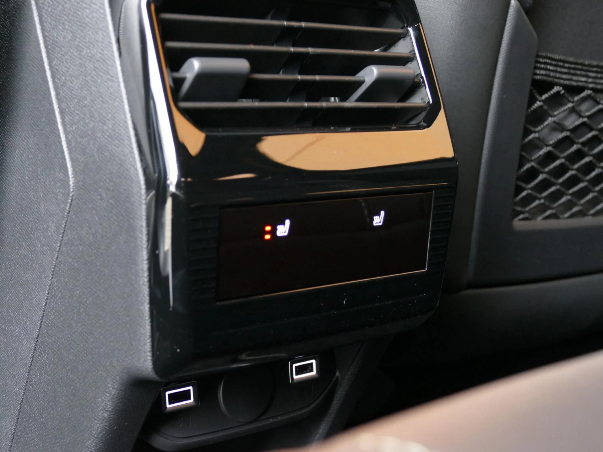 PEUGEOT 3008 - Miniature 26 sur 41 - Cliquer pour voir cette photo