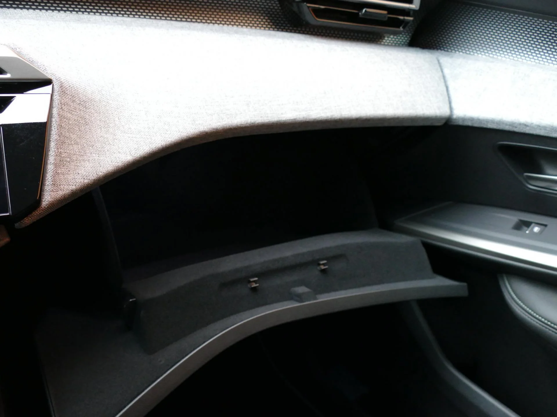 PEUGEOT 3008 - Miniature 30 sur 41 - Cliquer pour voir cette photo