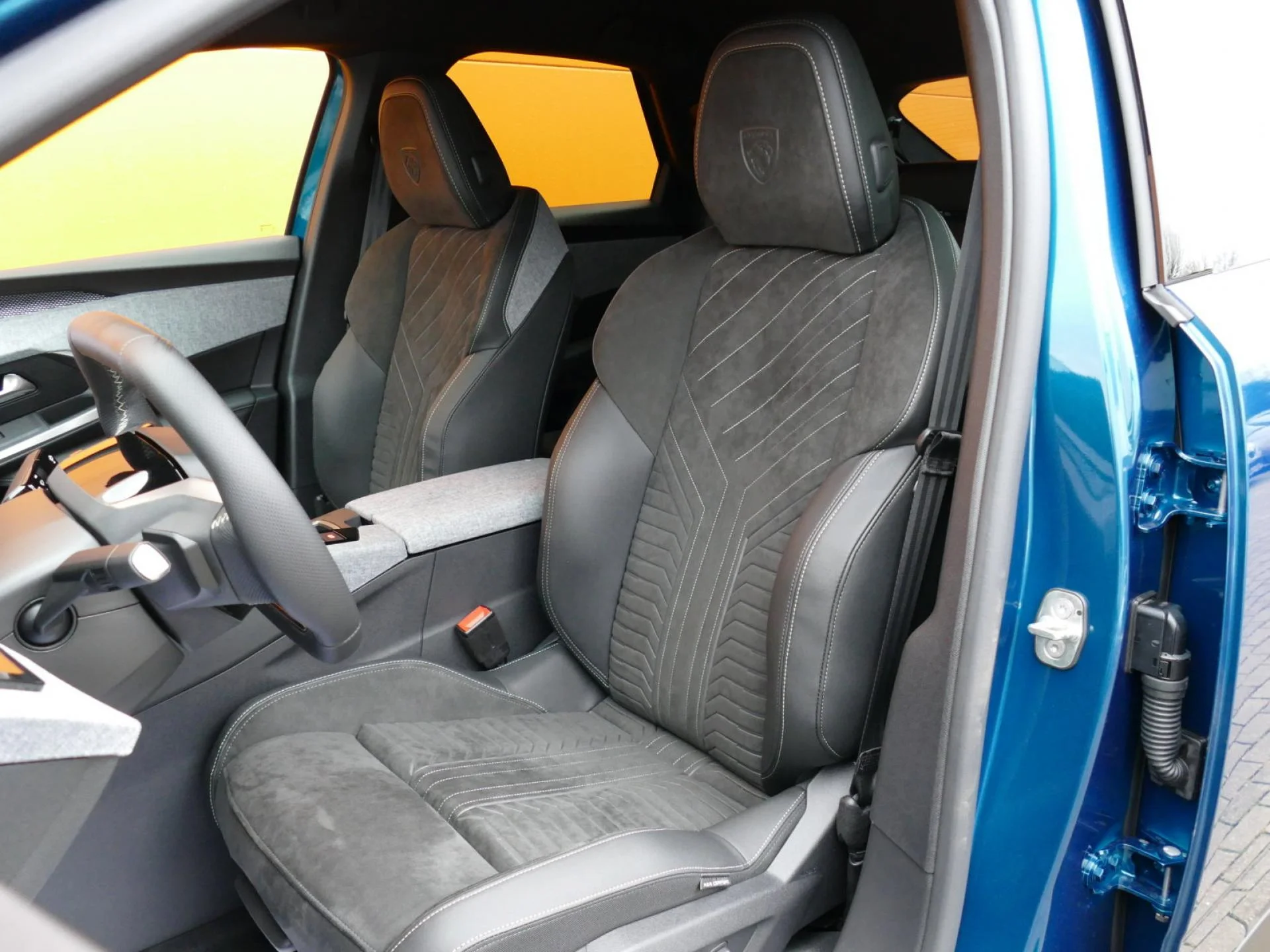 PEUGEOT 3008 - Miniature 7 sur 41 - Cliquer pour voir cette photo
