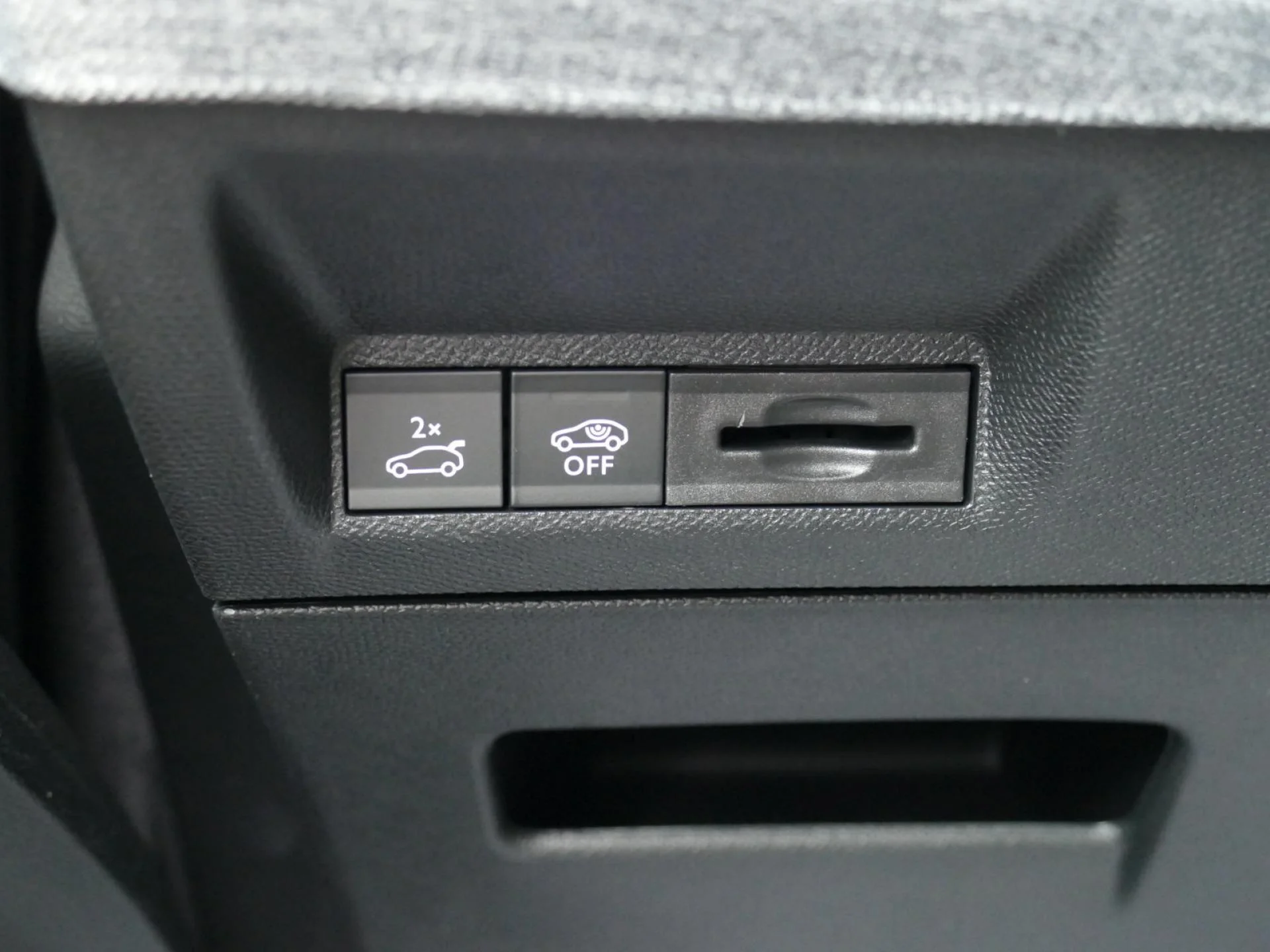 PEUGEOT 3008 - Miniature 25 sur 41 - Cliquer pour voir cette photo