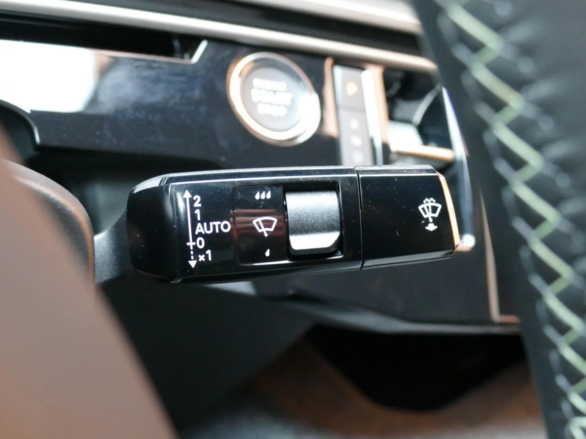 PEUGEOT 3008 - Miniature 33 sur 41 - Cliquer pour voir cette photo