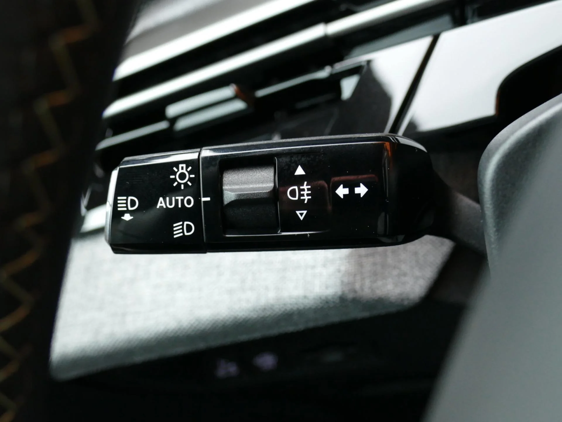 PEUGEOT 3008 - Miniature 32 sur 41 - Cliquer pour voir cette photo