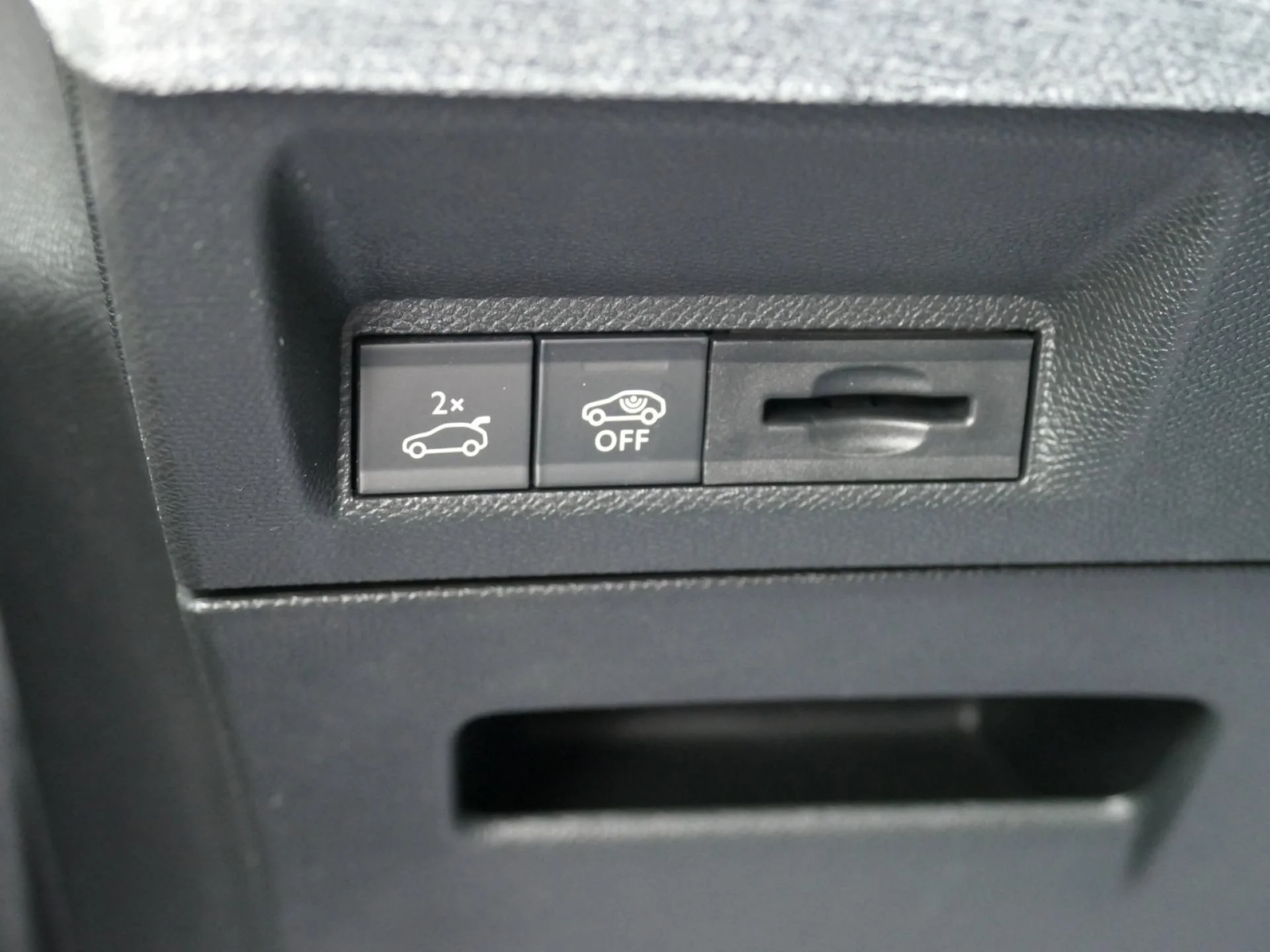 PEUGEOT 3008 - Miniature 22 sur 43 - Cliquer pour voir cette photo