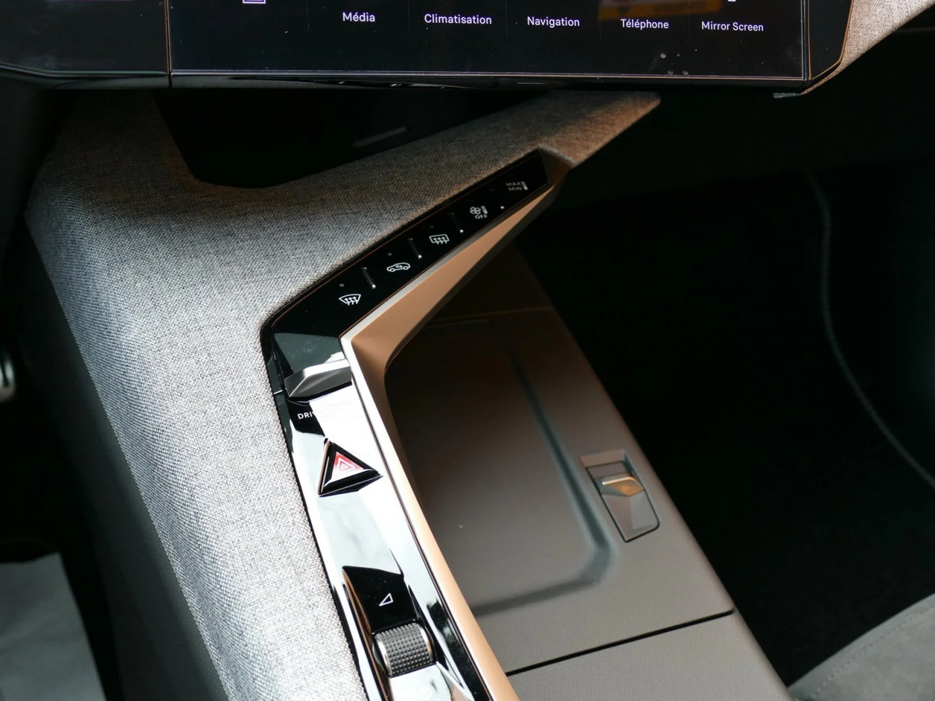 PEUGEOT 3008 - Miniature 26 sur 37 - Cliquer pour voir cette photo