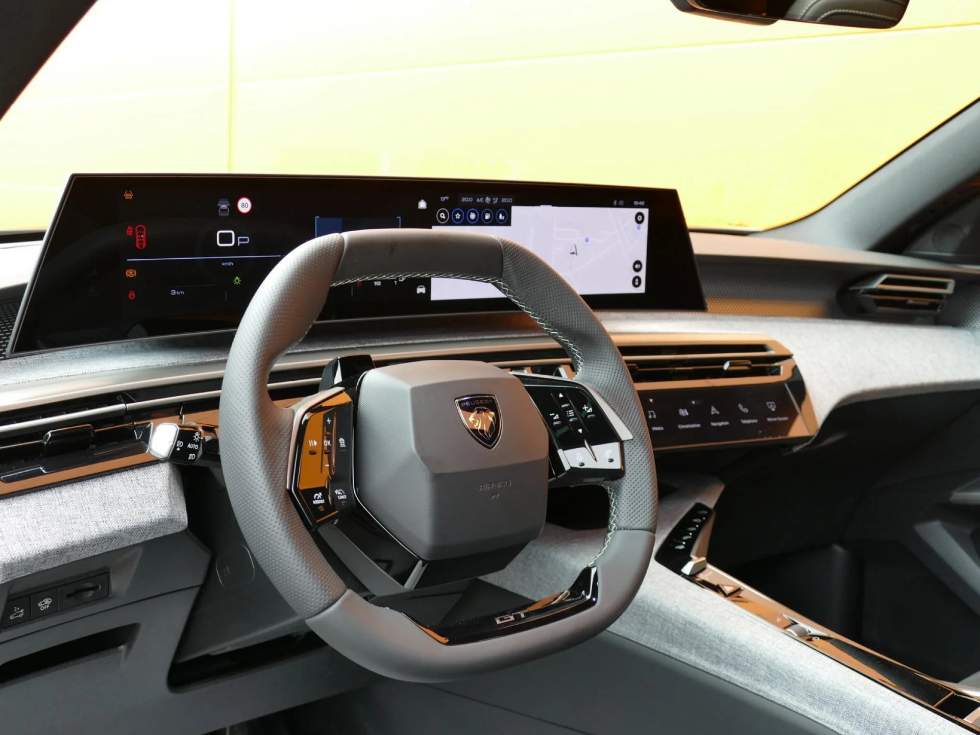 PEUGEOT 3008 - Miniature 16 sur 37 - Cliquer pour voir cette photo